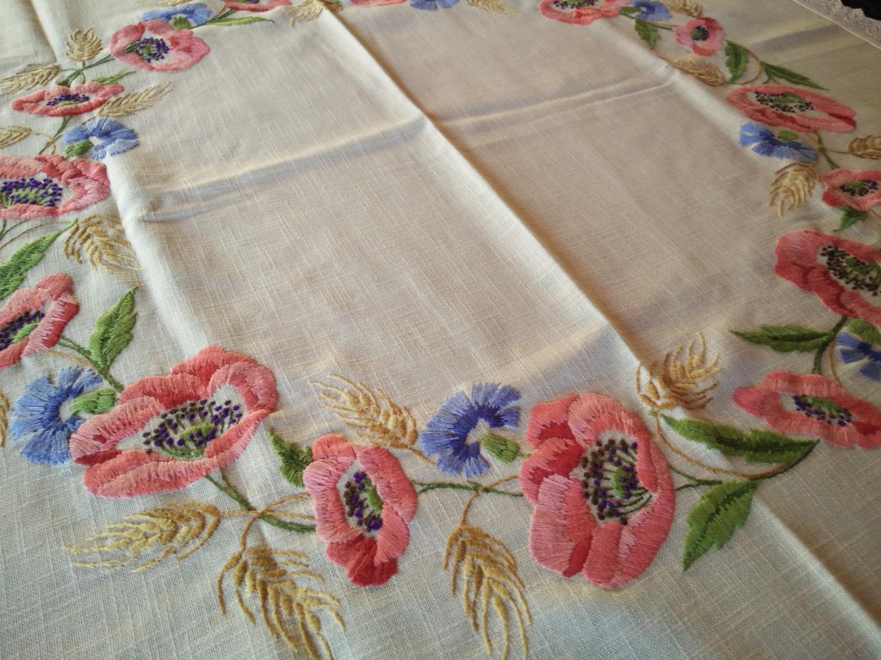 Red Poppy/Blue Cornflower & Wheat Circle ~ Vintage Hand Embroidered Tablecloth