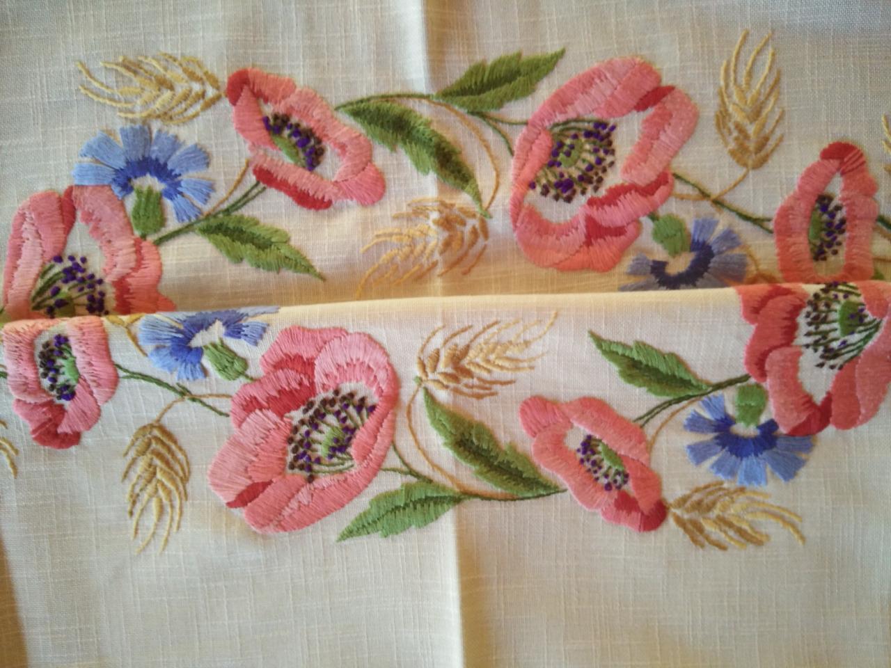 Red Poppy/Blue Cornflower & Wheat Circle ~ Vintage Hand Embroidered Tablecloth