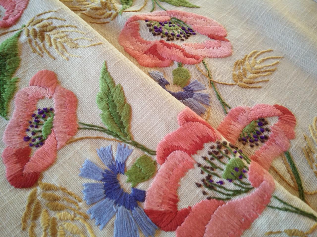 Red Poppy/Blue Cornflower & Wheat Circle ~ Vintage Hand Embroidered Tablecloth