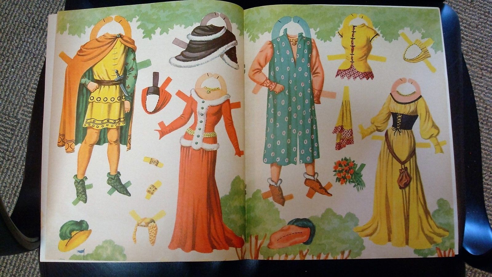   VINTAGE Paper Doll - Robin Hood and Maid Marian - Saalfield 1950's