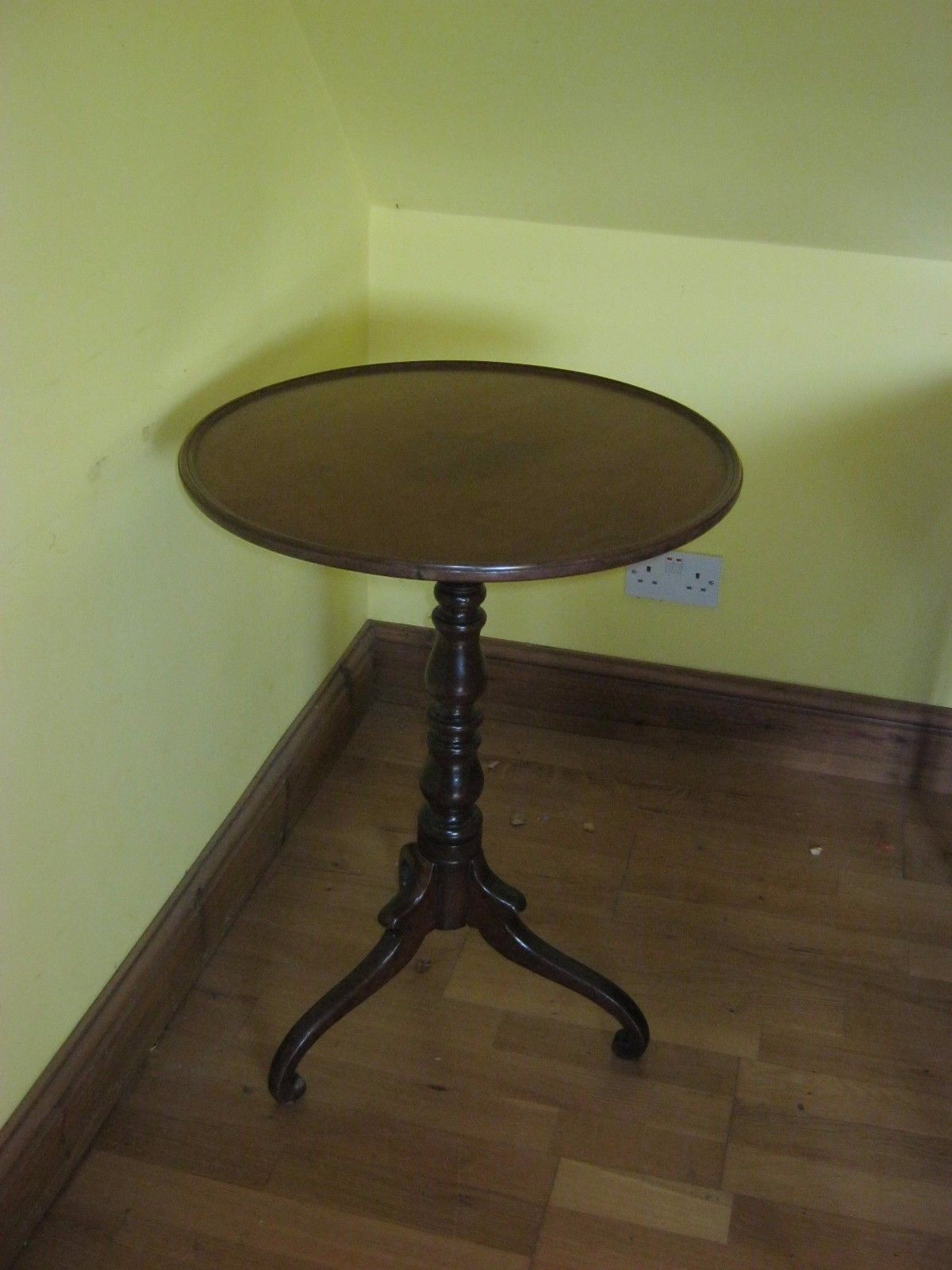 19C DISH TOP SIDE TABLE