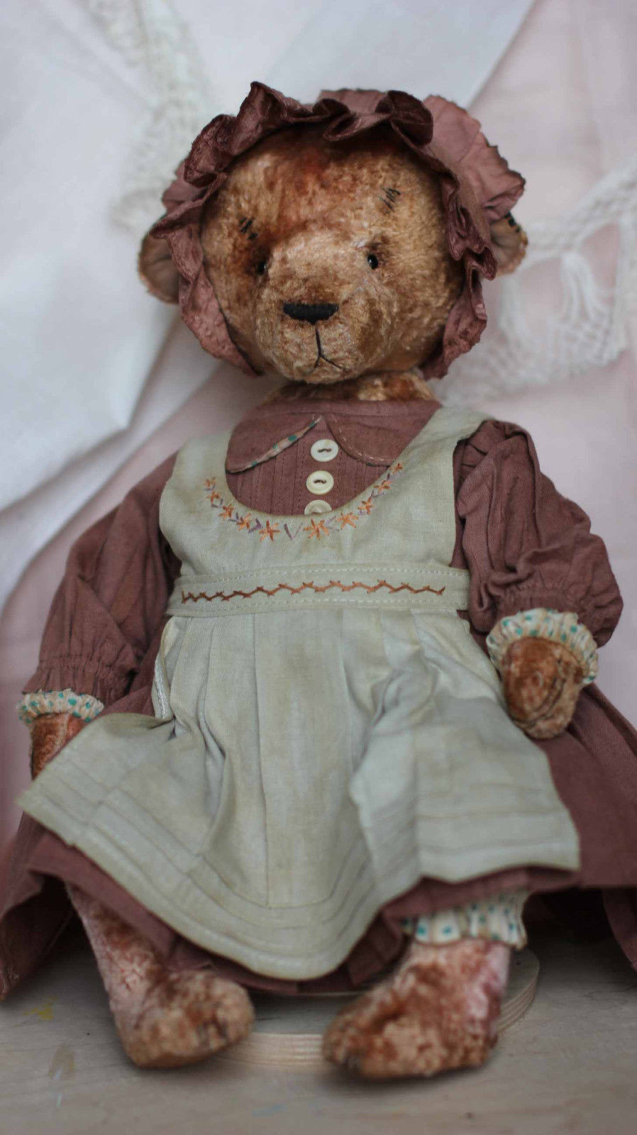 Marina's Bears vintage artist teddy bear. OOAK Antique style. Plush, 45cm.