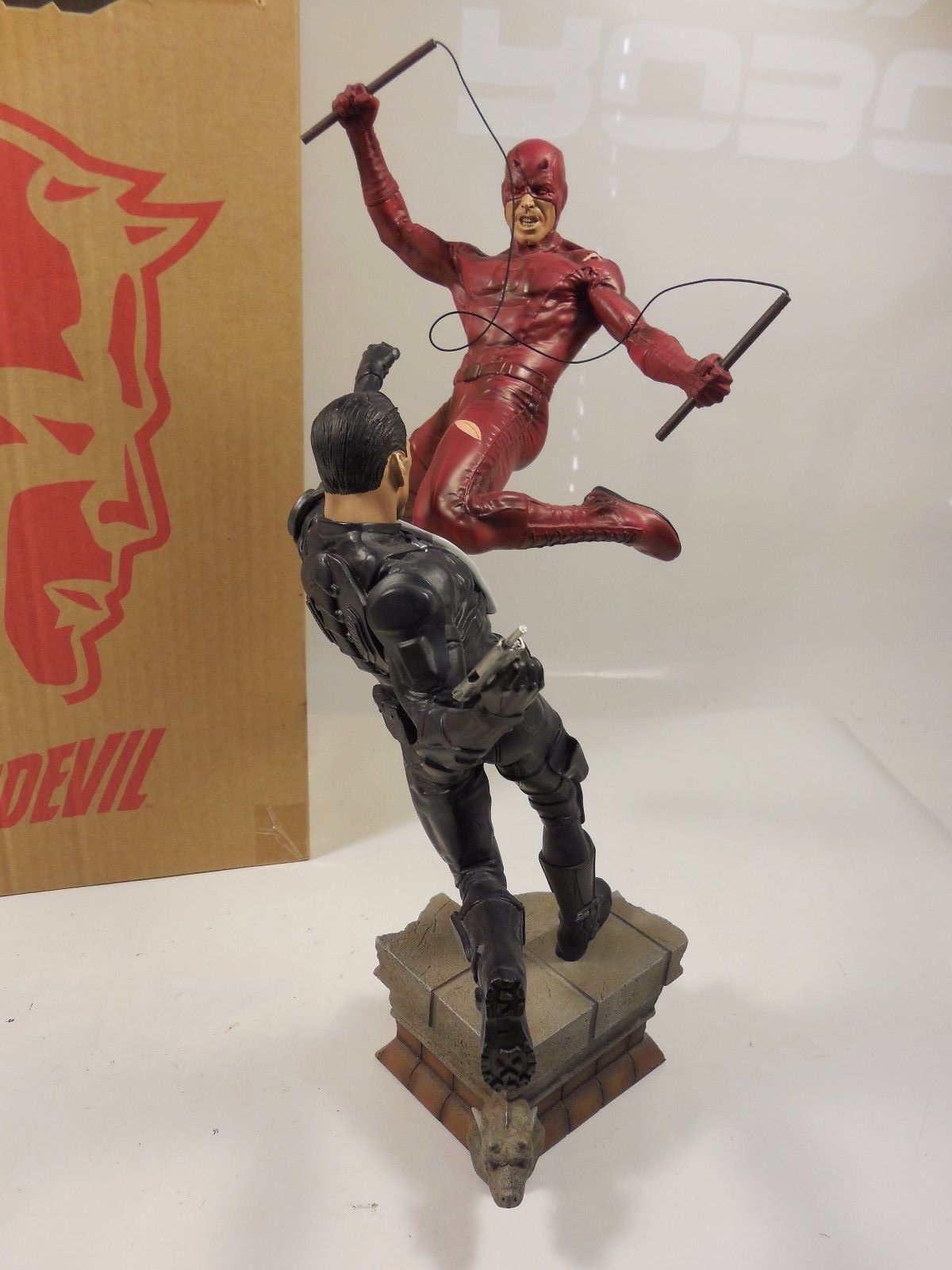 SIDESHOW EXCLUSIVE MARVEL COMICS MODERN PUNISHER VS. DAREDEVIL STATUE #209/300