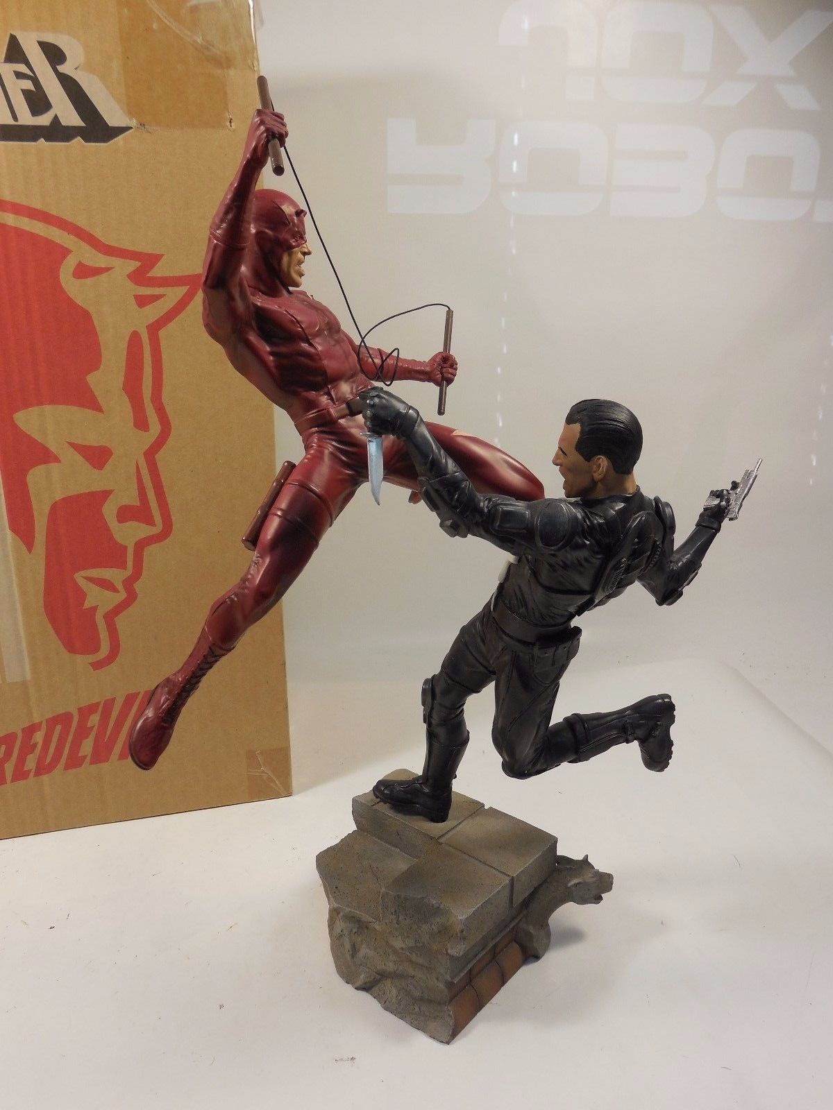 SIDESHOW EXCLUSIVE MARVEL COMICS MODERN PUNISHER VS. DAREDEVIL STATUE #209/300