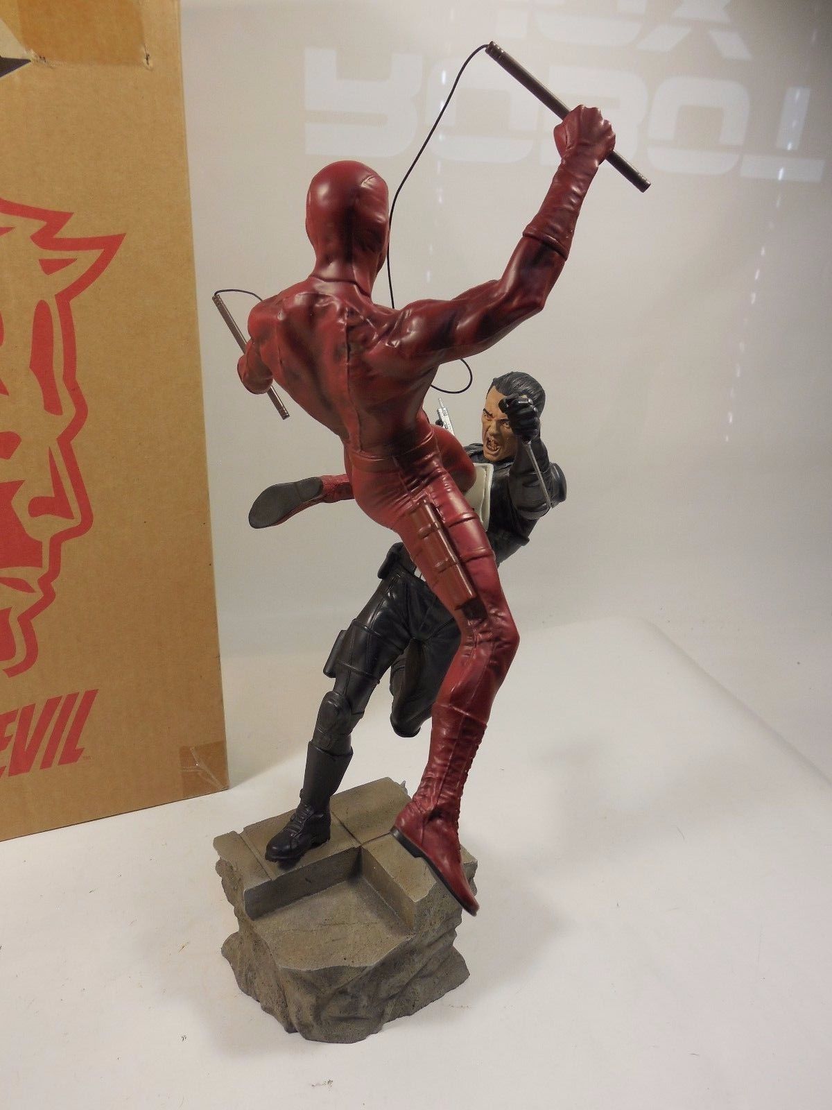 SIDESHOW EXCLUSIVE MARVEL COMICS MODERN PUNISHER VS. DAREDEVIL STATUE #209/300