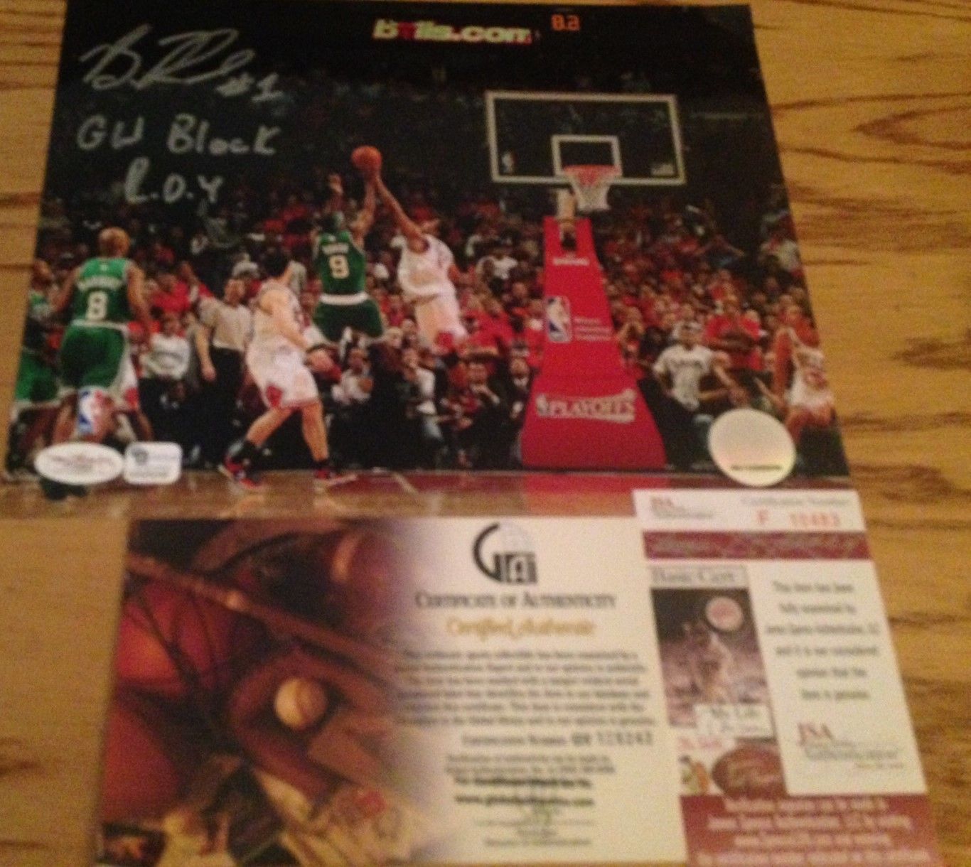 DERRICK ROSE Autographed Signed Bulls 8x10 Photo JSA GAI COA