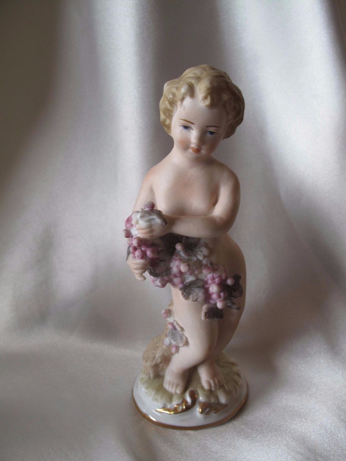 PAIR OF VINTAGE BISQUE PORCELAIN FIGURINES MADE IN JAPAN