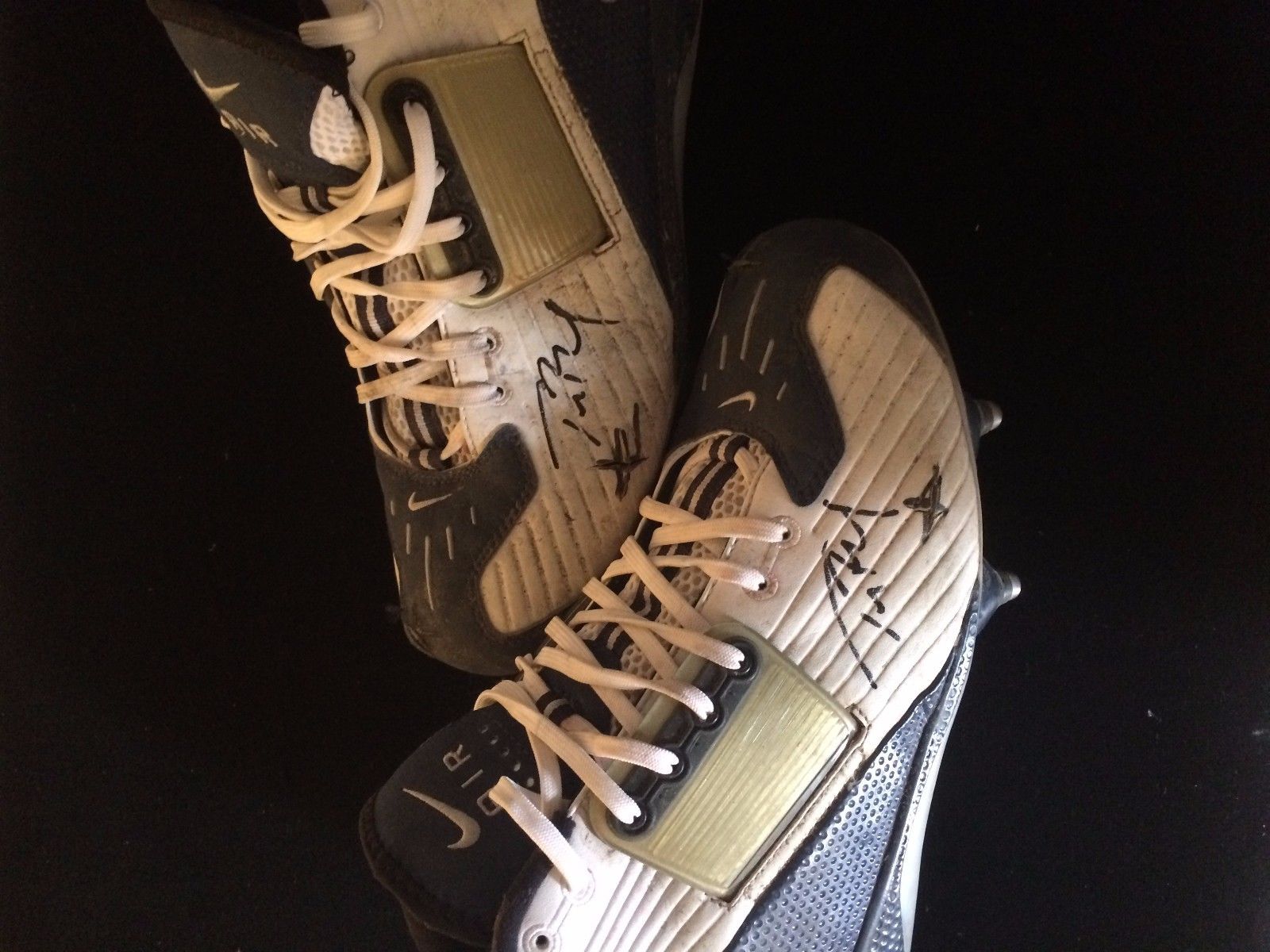 2003 Game Used Tom Brady Signed Autograph  Cleats Photo Matched