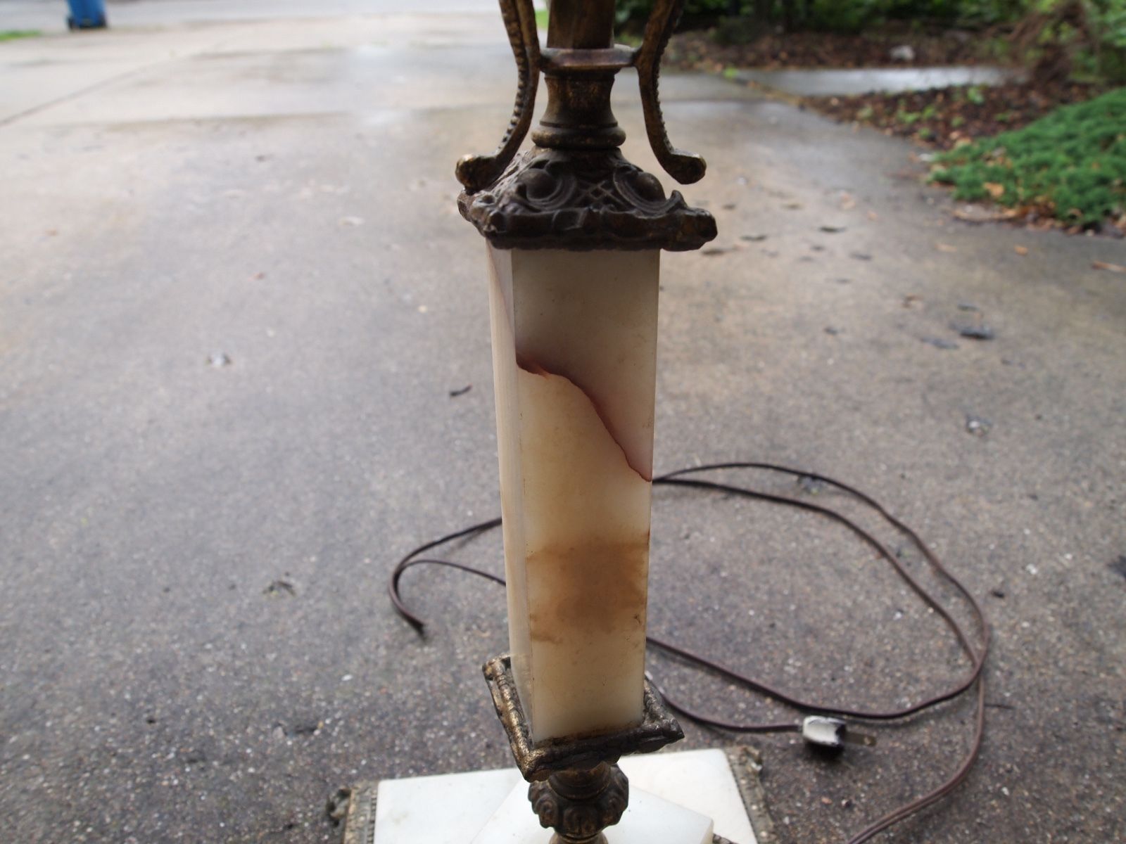 HIGHLY DECORATED ART DECO STYLE ONYX AND BRASS FLOOR LAMP