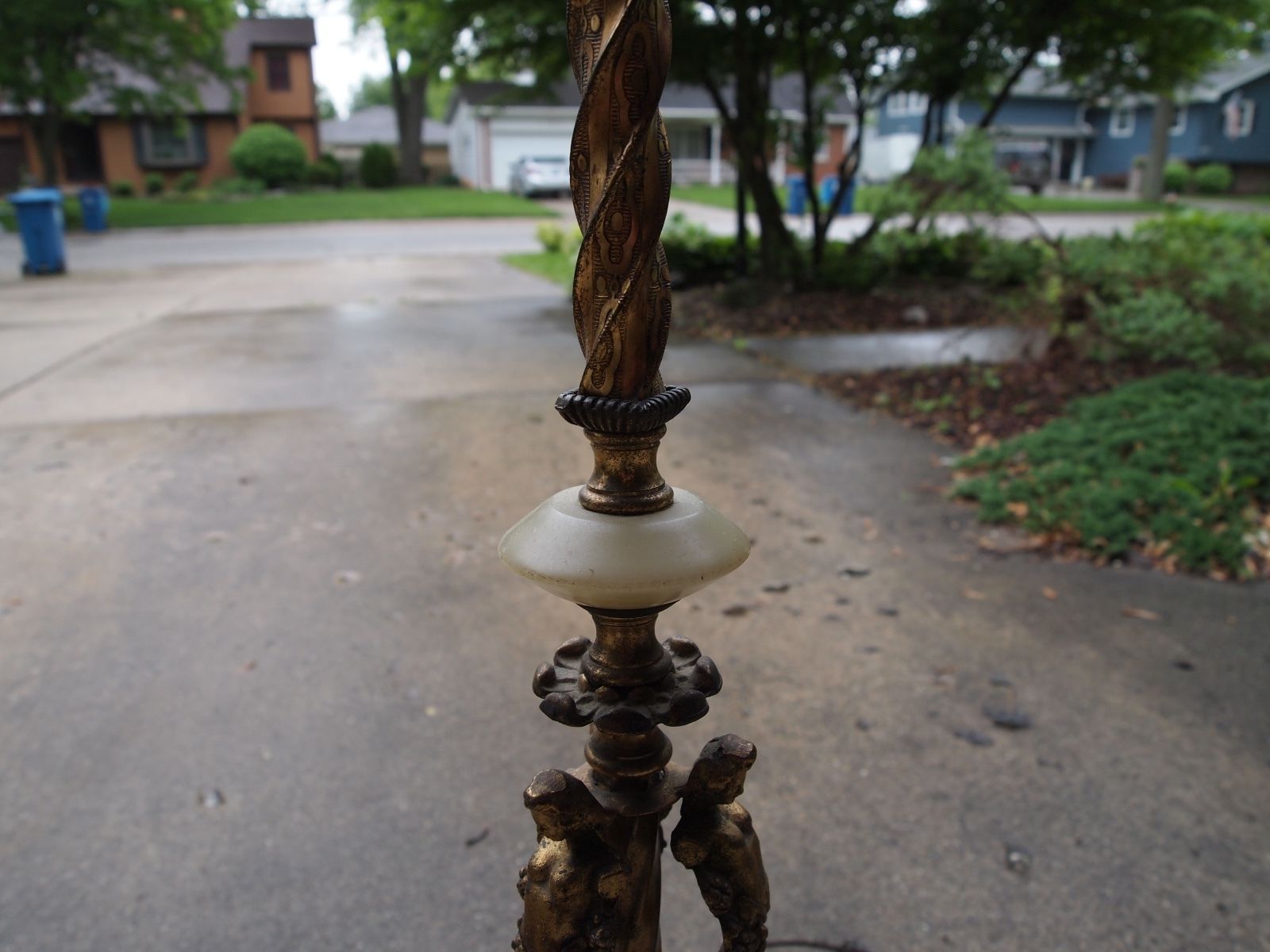 HIGHLY DECORATED ART DECO STYLE ONYX AND BRASS FLOOR LAMP