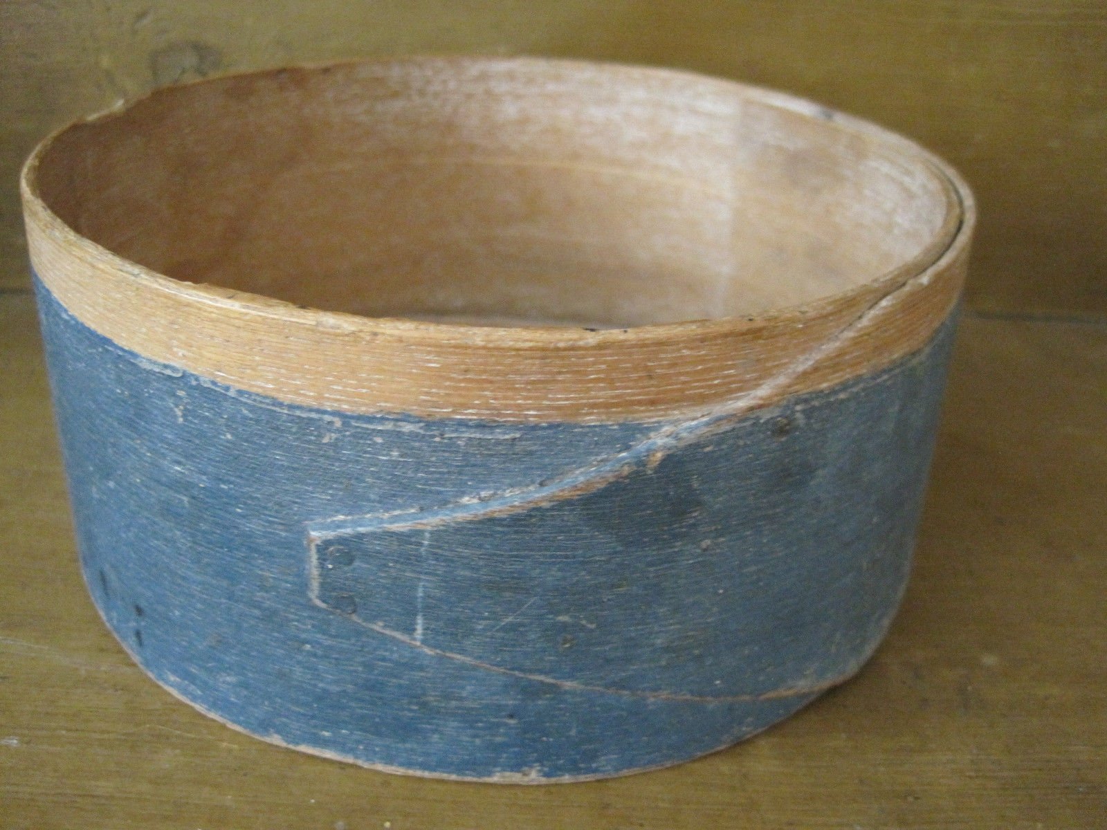 19th Century SHAKER Origianl Dry Blue Paint Round Pantry Box American Primitive