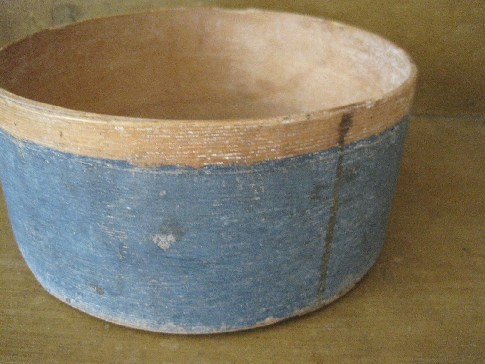 19th Century SHAKER Origianl Dry Blue Paint Round Pantry Box American Primitive