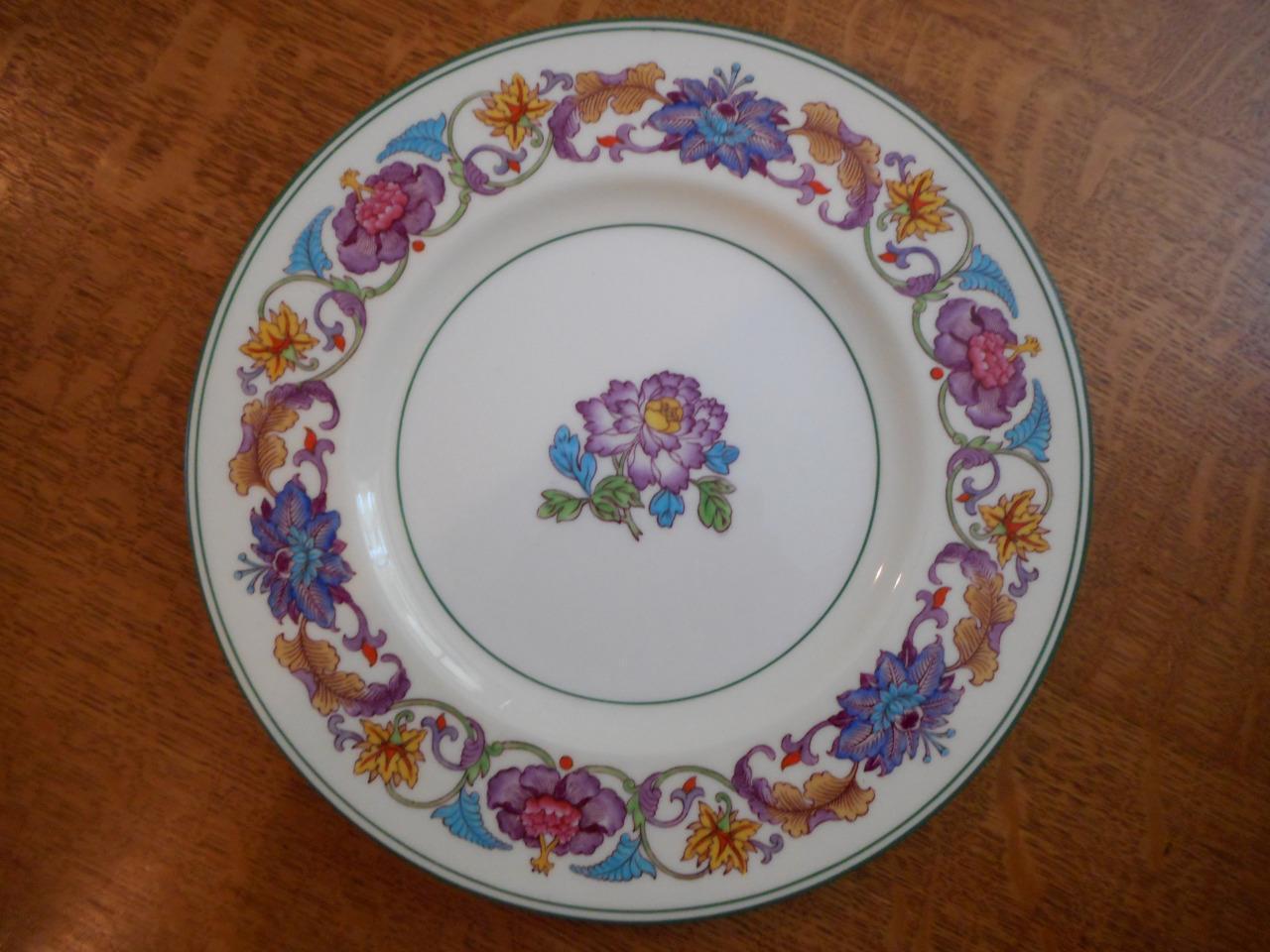 Wedgwood bone china white and cream 10 1/2" hand enameled plate W1213