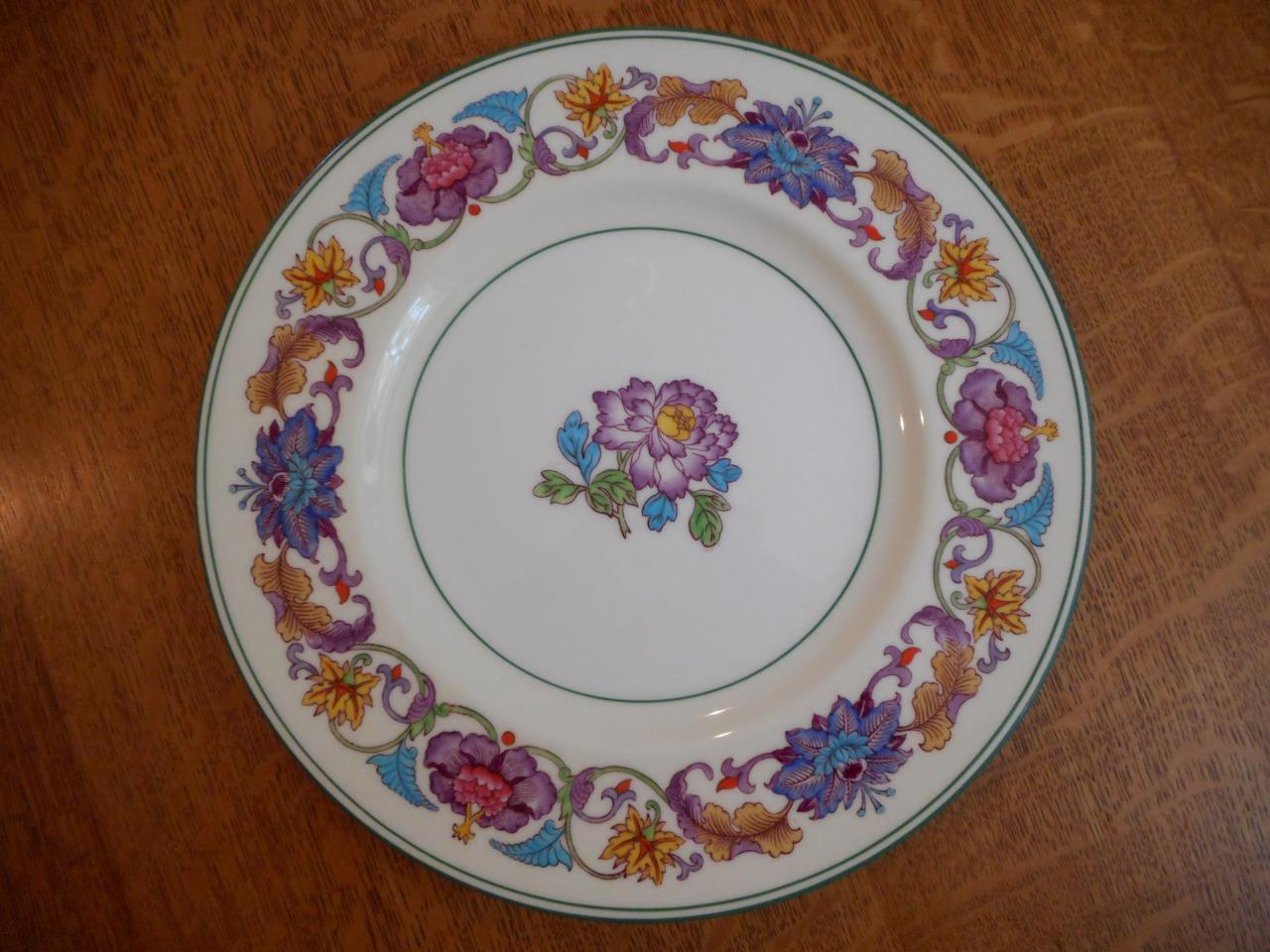 Wedgwood bone china white and cream 10 1/2" hand enameled plate W1213