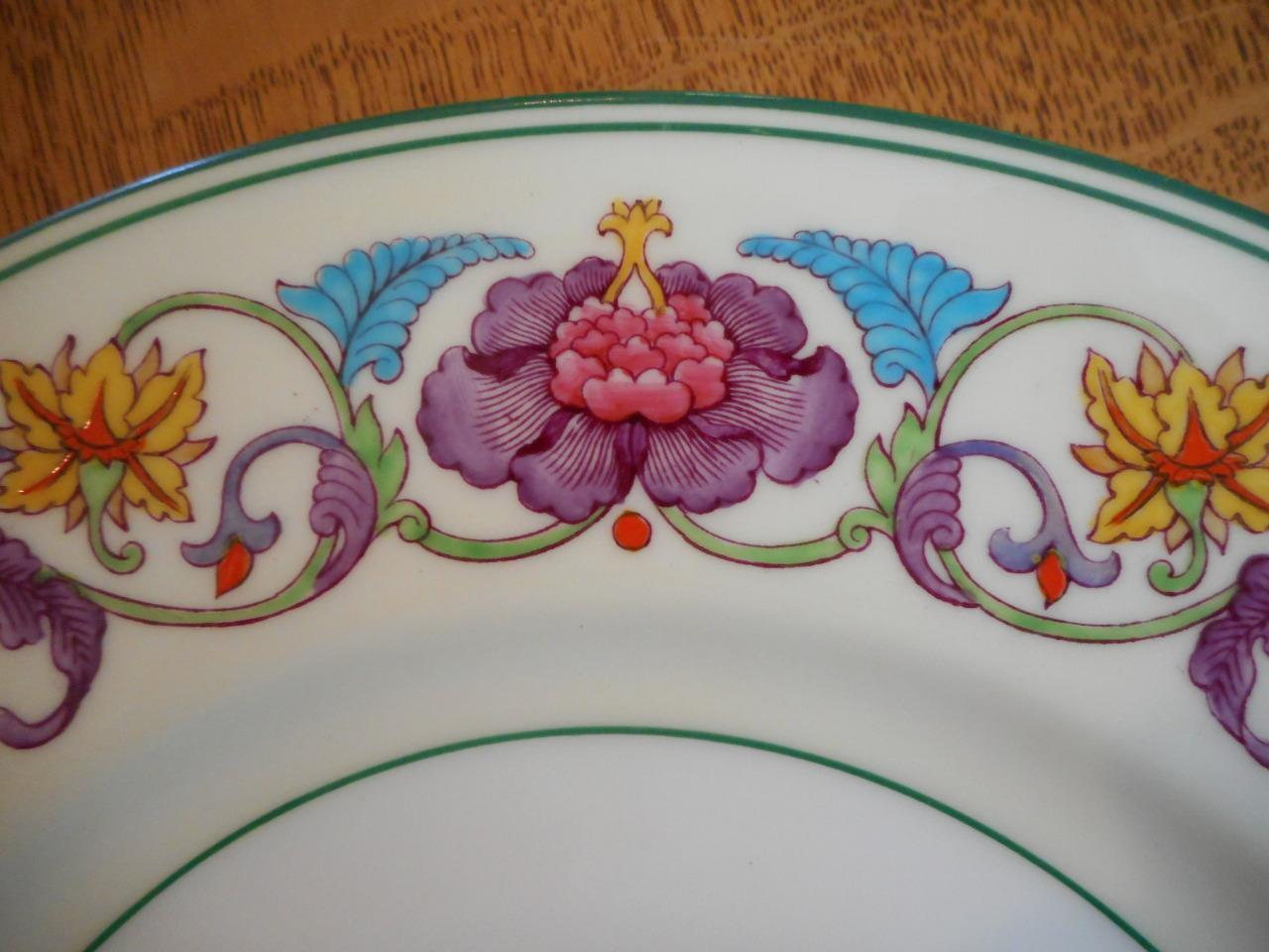 Wedgwood bone china white and cream 10 1/2" hand enameled plate W1213