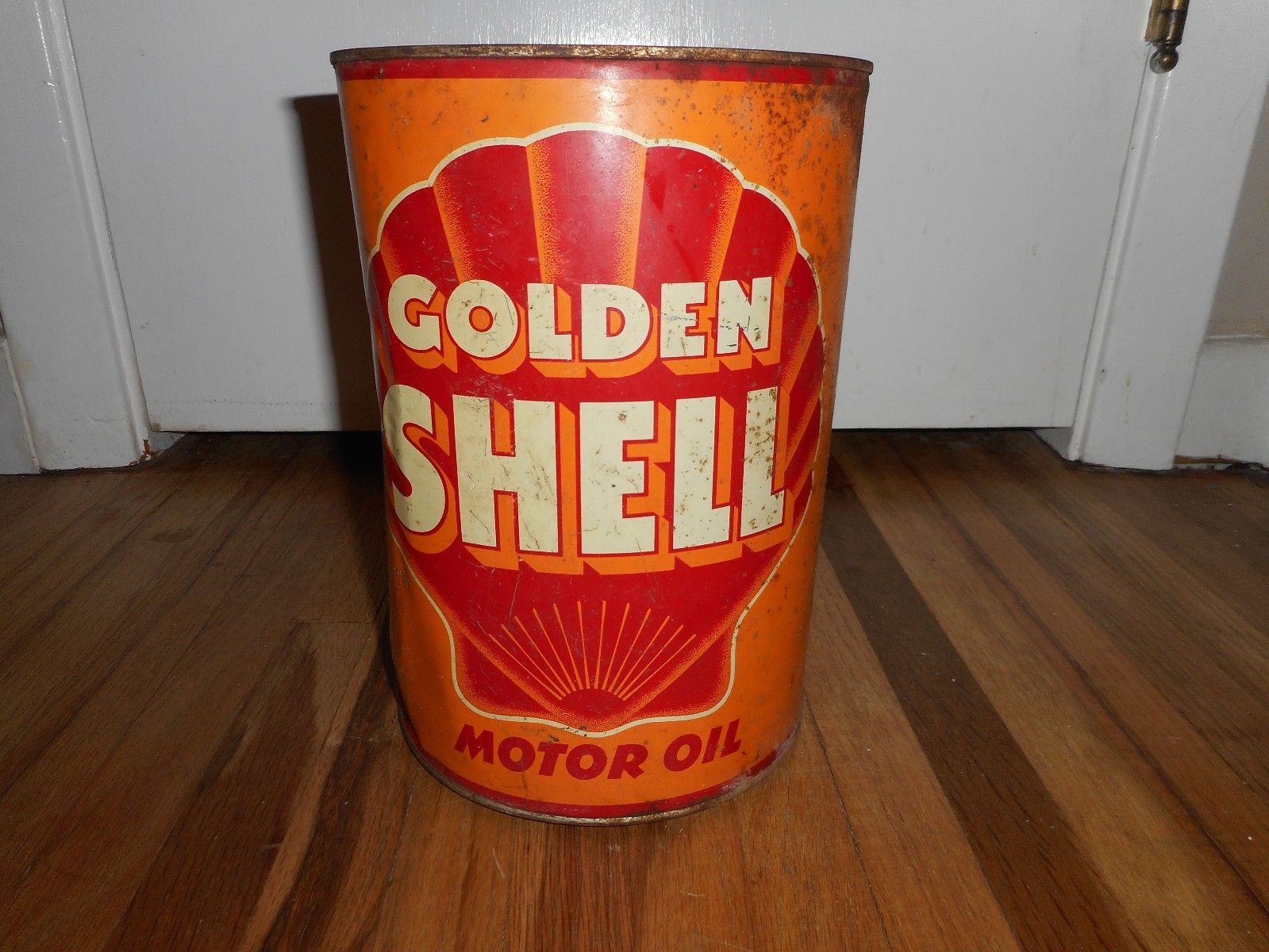 Vintage HTF 5 Quart GOLDEN SHELL MOTOR OIL ADVERTISING TIN CAN