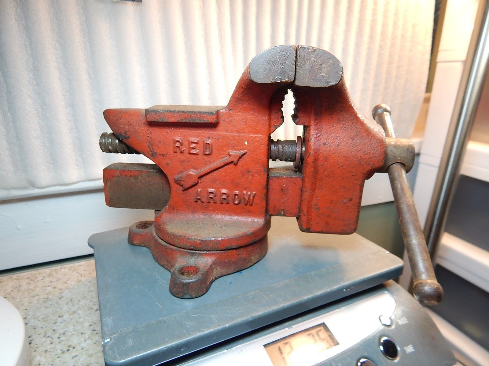 Vintage Columbia Red Arrow No.63 1/2 swivel Bench vise with Flat-Top Anvil