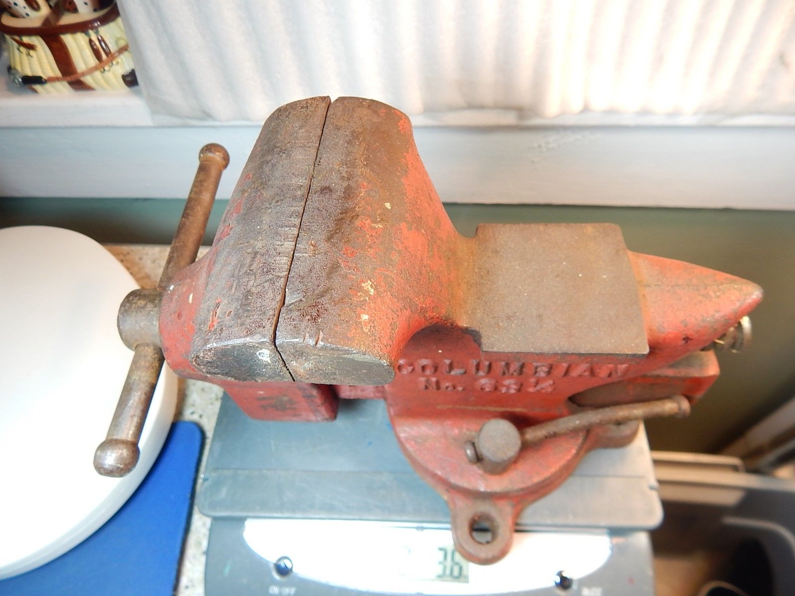 Vintage Columbia Red Arrow No.63 1/2 swivel Bench vise with Flat-Top Anvil