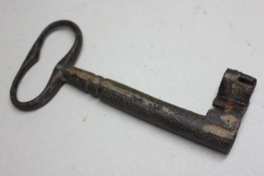 Antique OLD Large Big IRON KEY 5 1/4" 144g