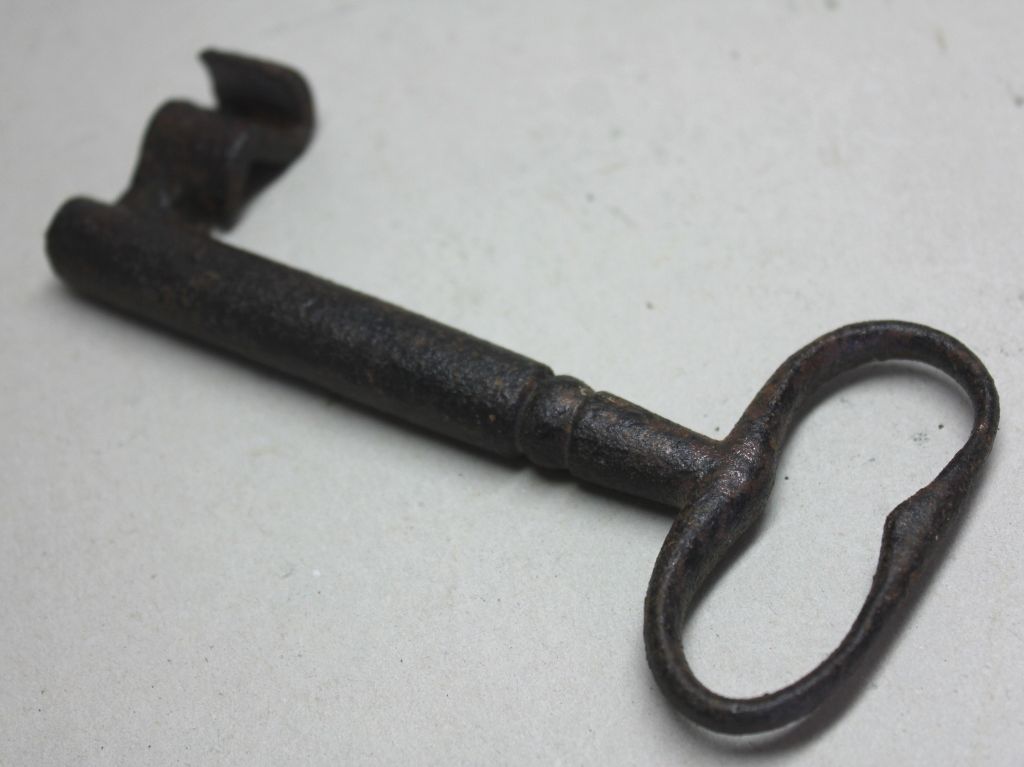 Antique OLD Large Big IRON KEY 5 1/4" 144g