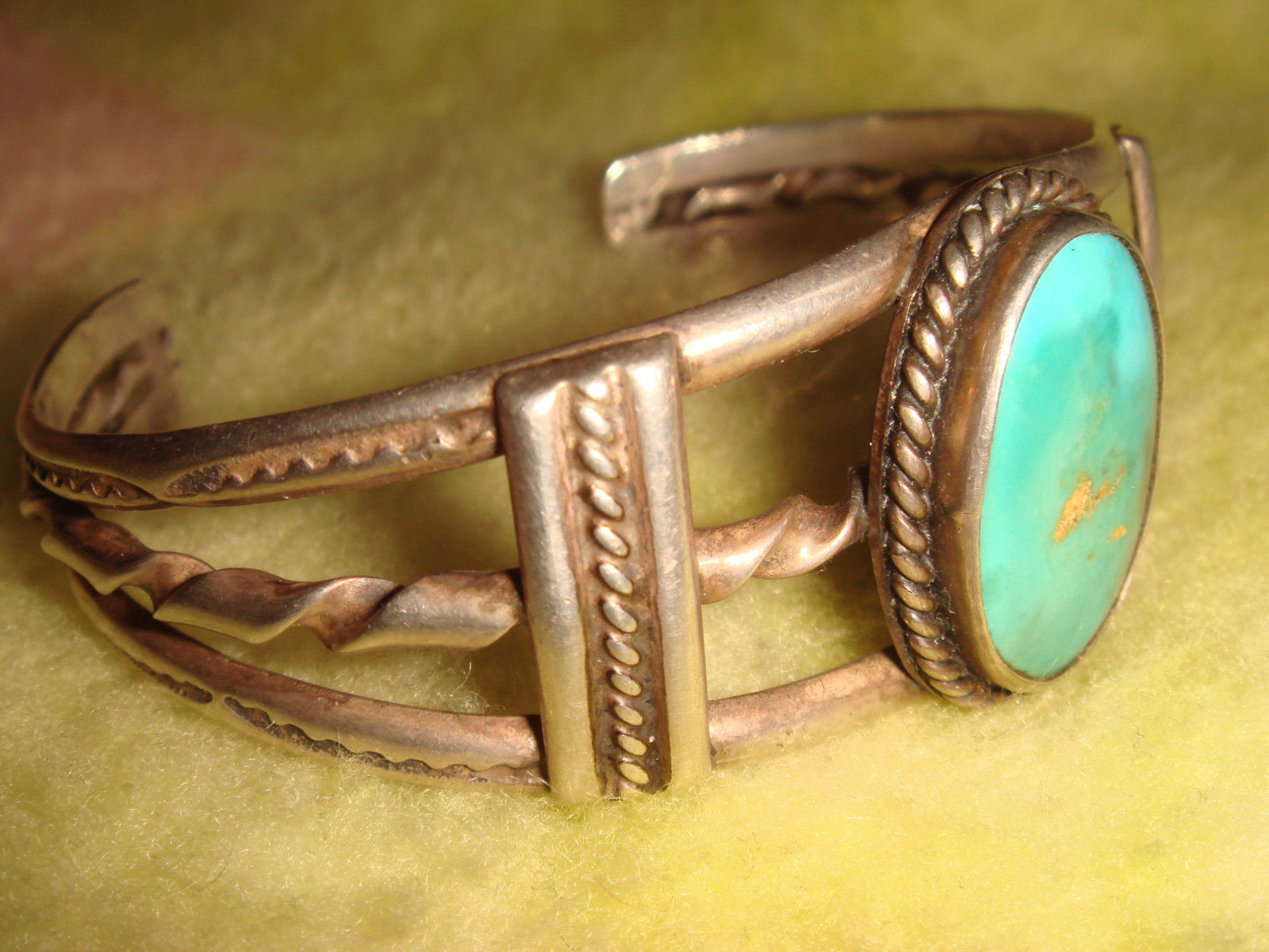 VTG. OLD PAWN NAVAJO 1960's STERLING SILVER TURQUOISE KNIFE EDGE CUFF BRACELET