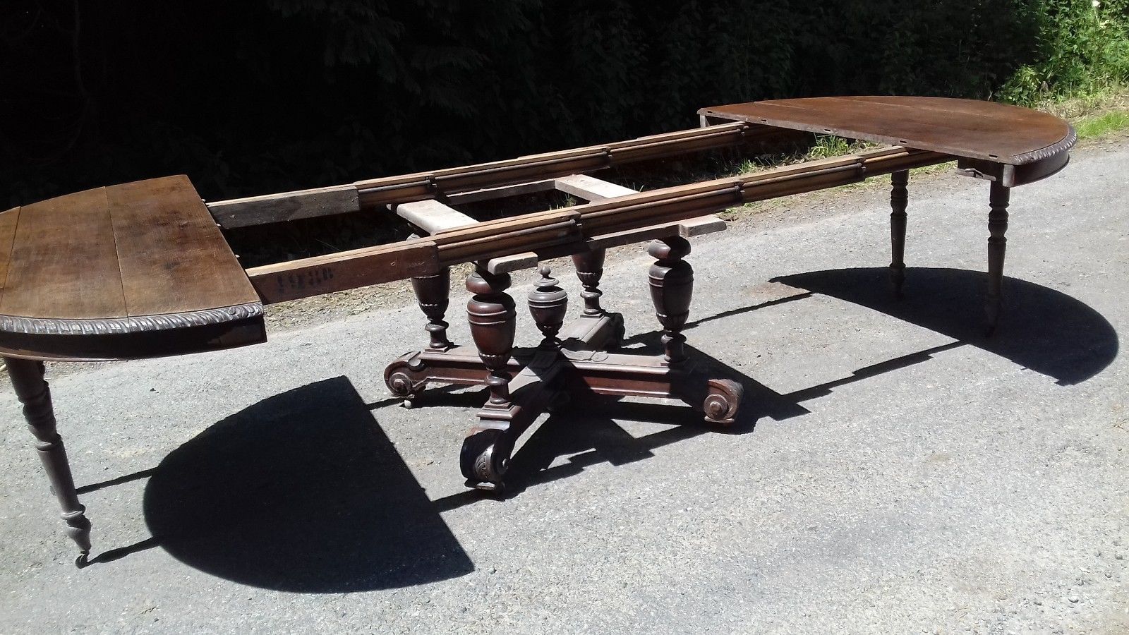 LARGE CARVED HEAVY  ANTIQUE FRENCH OAK EXTENDING TABLE GOES TO 3.5M/12FEET PLUS!