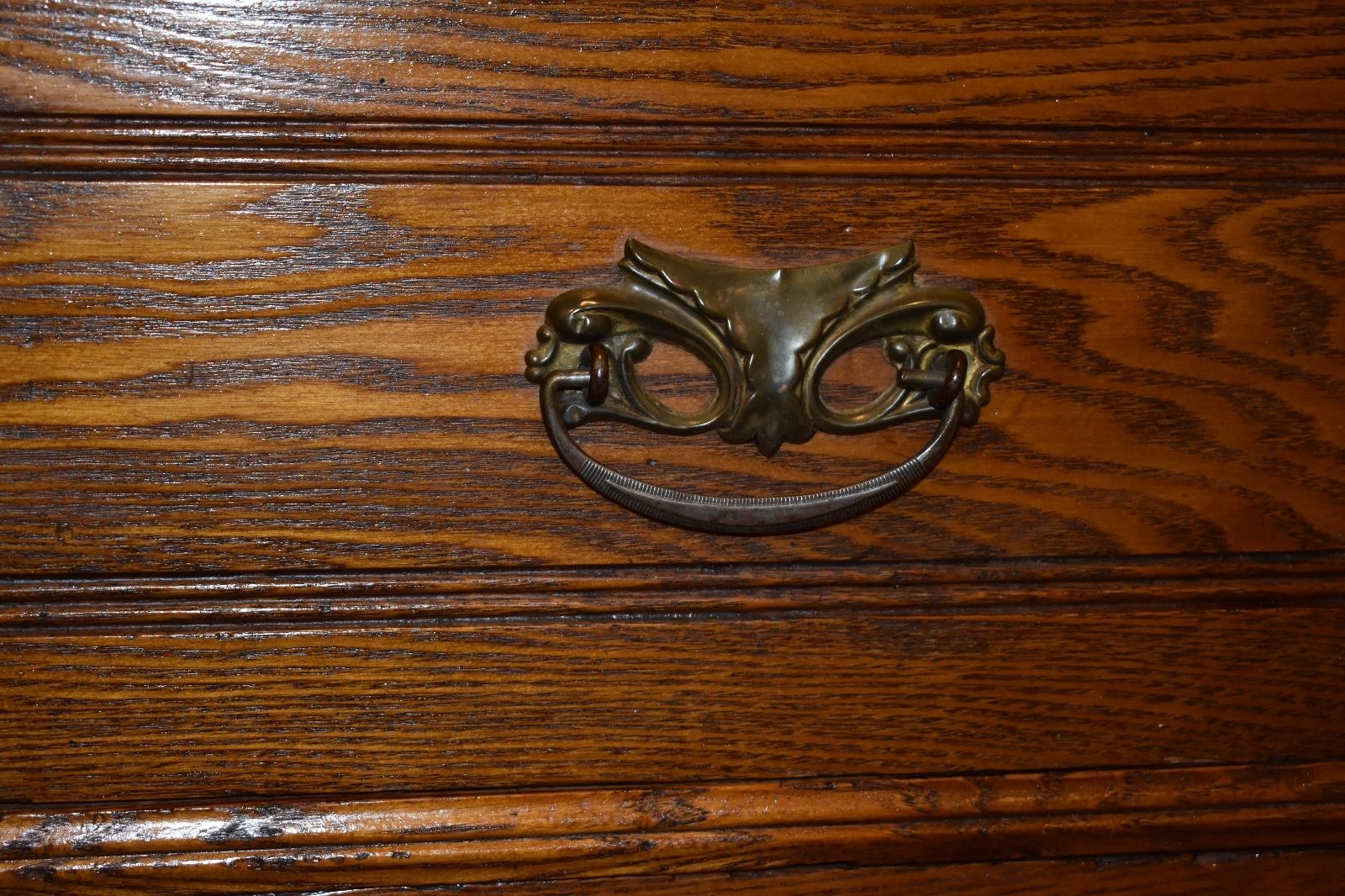 Antique Oak Bedroom Dresser or Chest of Drawers