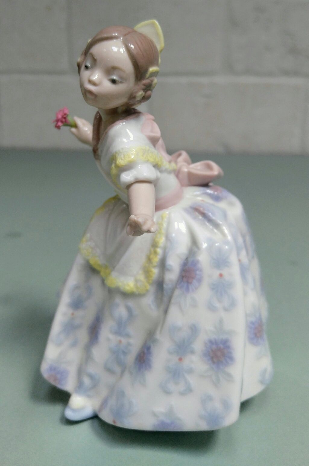 Lladro Figurine 5373 "Carmencita" Valencia Girl Mint In Box