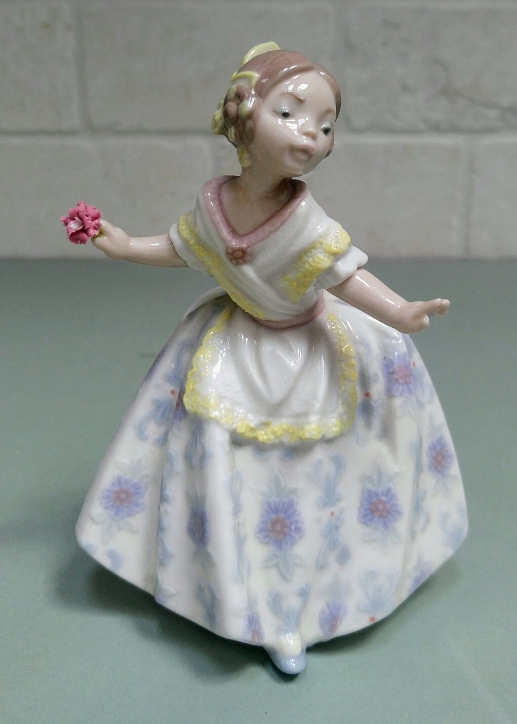 Lladro Figurine 5373 "Carmencita" Valencia Girl Mint In Box