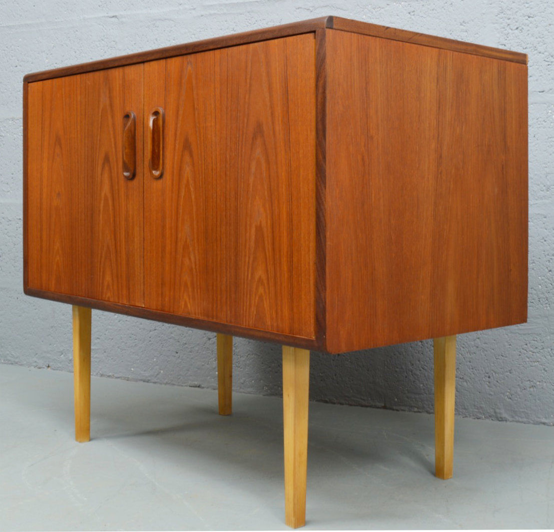 Retro Vintage Mid Century Danish Style Teak LP Cabinet/Cupboard by G-Plan