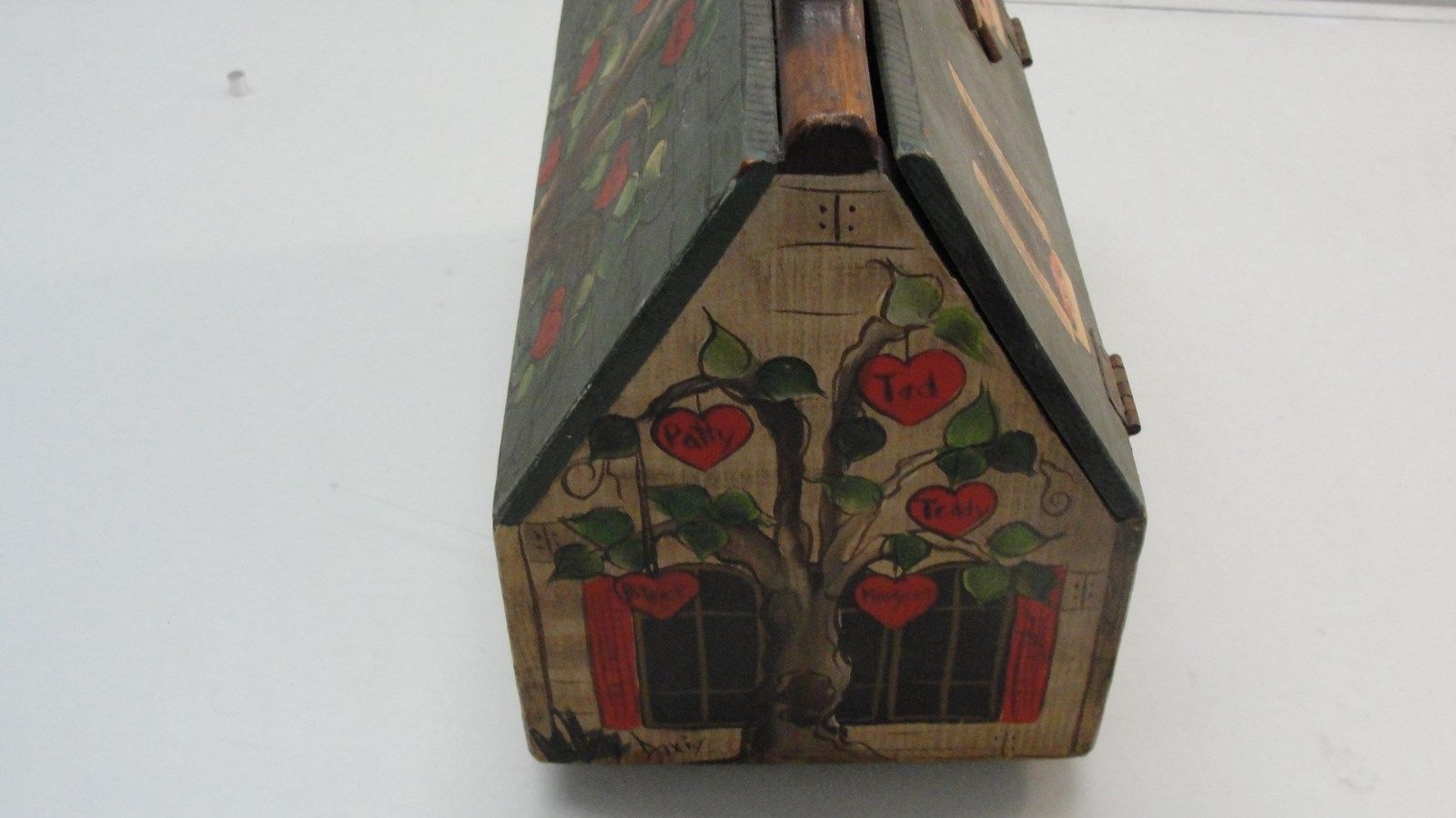 ANTIQUE PRIMITIVE WOODEN HAND CARVED PAINTED HOUSE HANDBAG LUNCH BOX FOLK ART