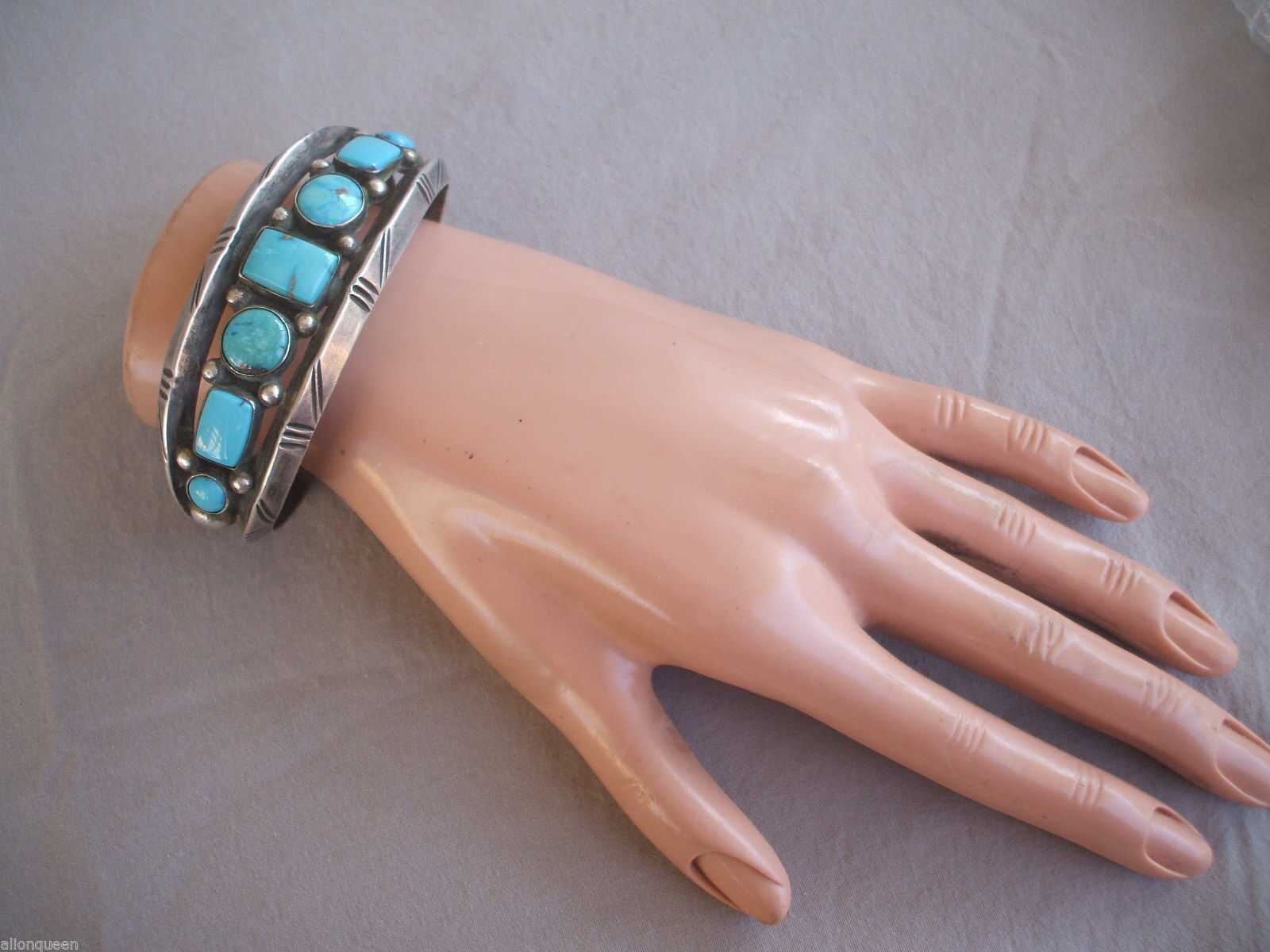 Vintage NAVAJO Heavy Gauge Hand-Tooled Sterling Silver & Turquoise Cuff BRACELET