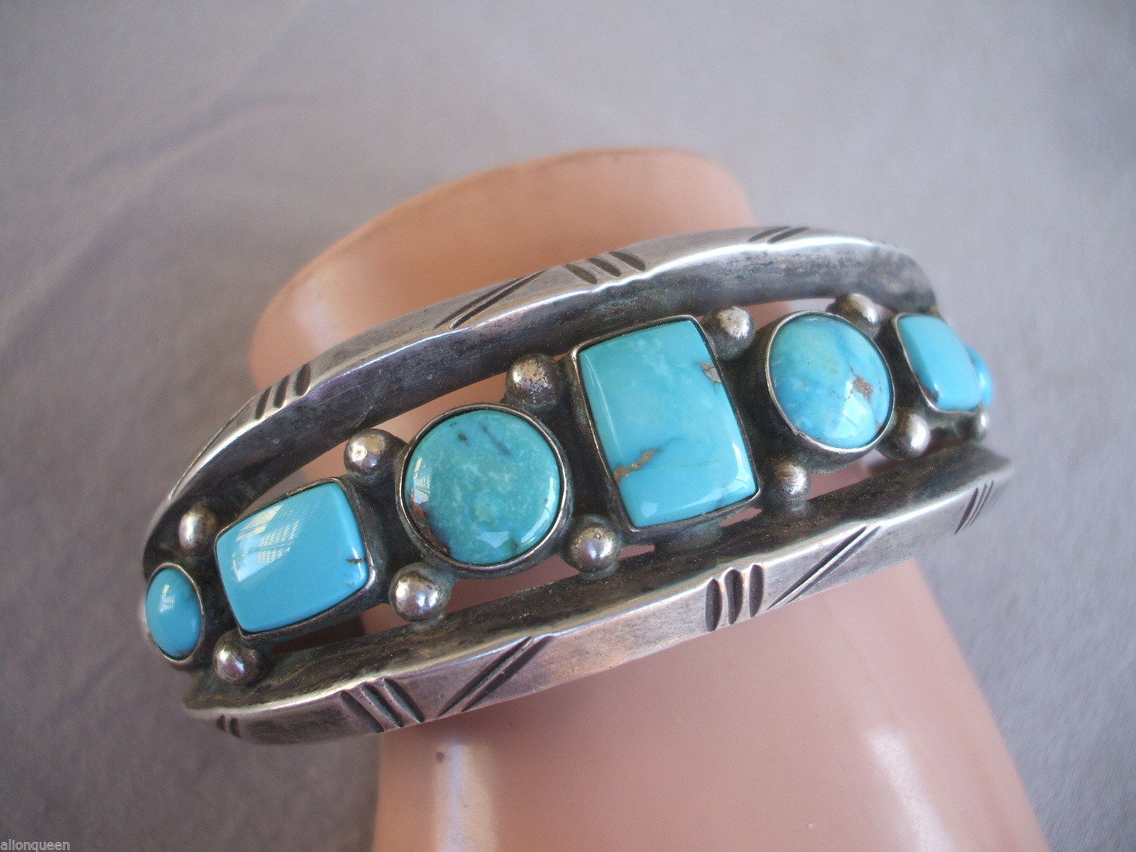 Vintage NAVAJO Heavy Gauge Hand-Tooled Sterling Silver & Turquoise Cuff BRACELET