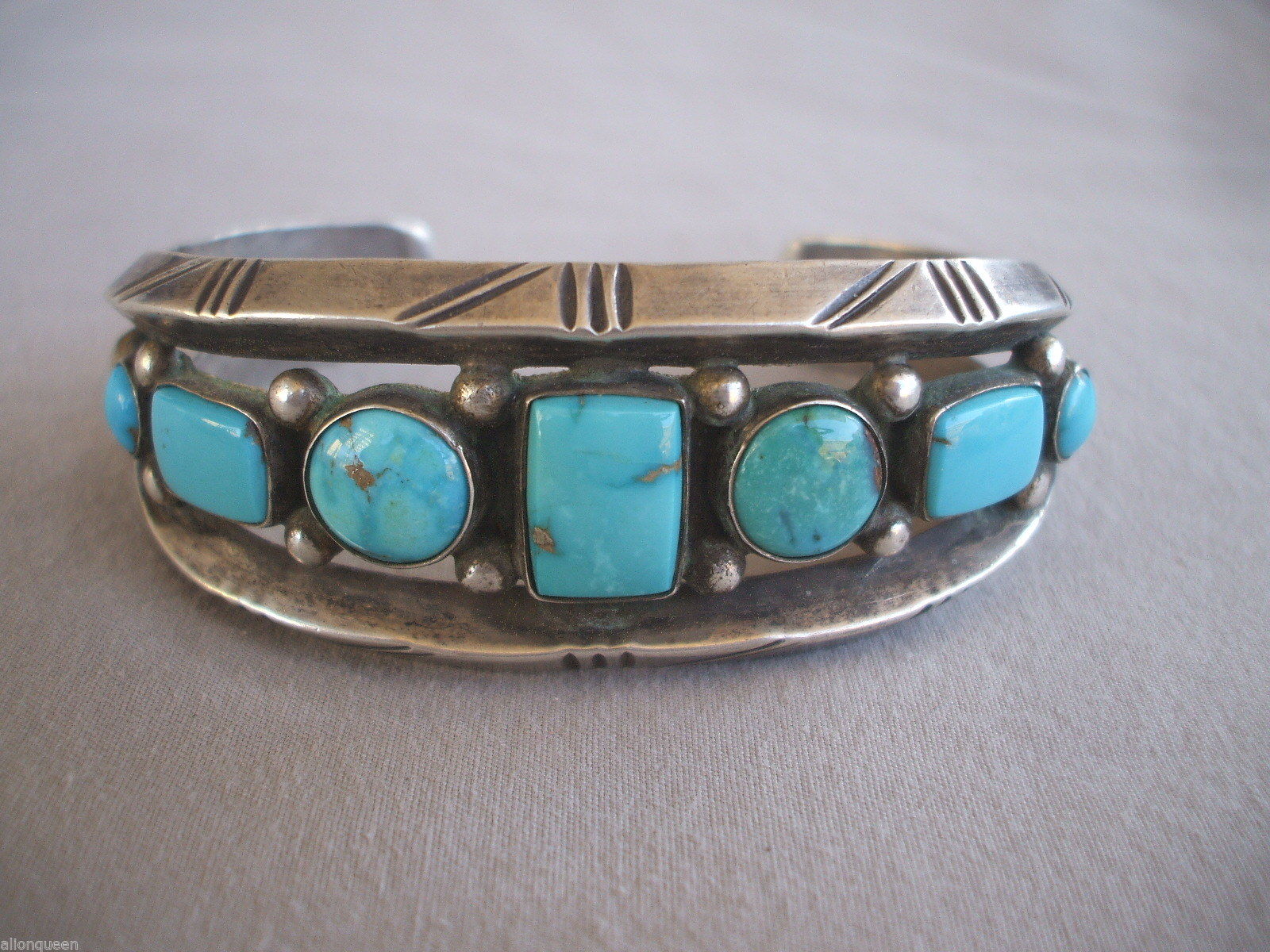 Vintage NAVAJO Heavy Gauge Hand-Tooled Sterling Silver & Turquoise Cuff BRACELET