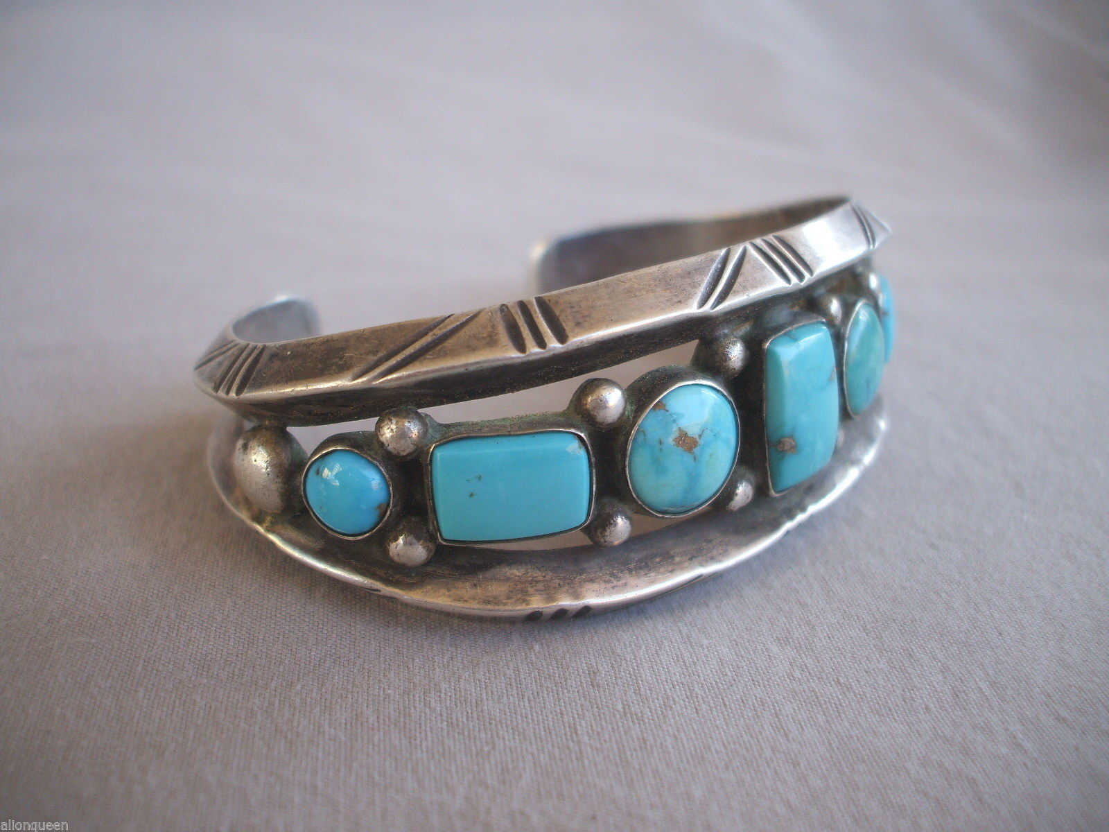 Vintage NAVAJO Heavy Gauge Hand-Tooled Sterling Silver & Turquoise Cuff BRACELET