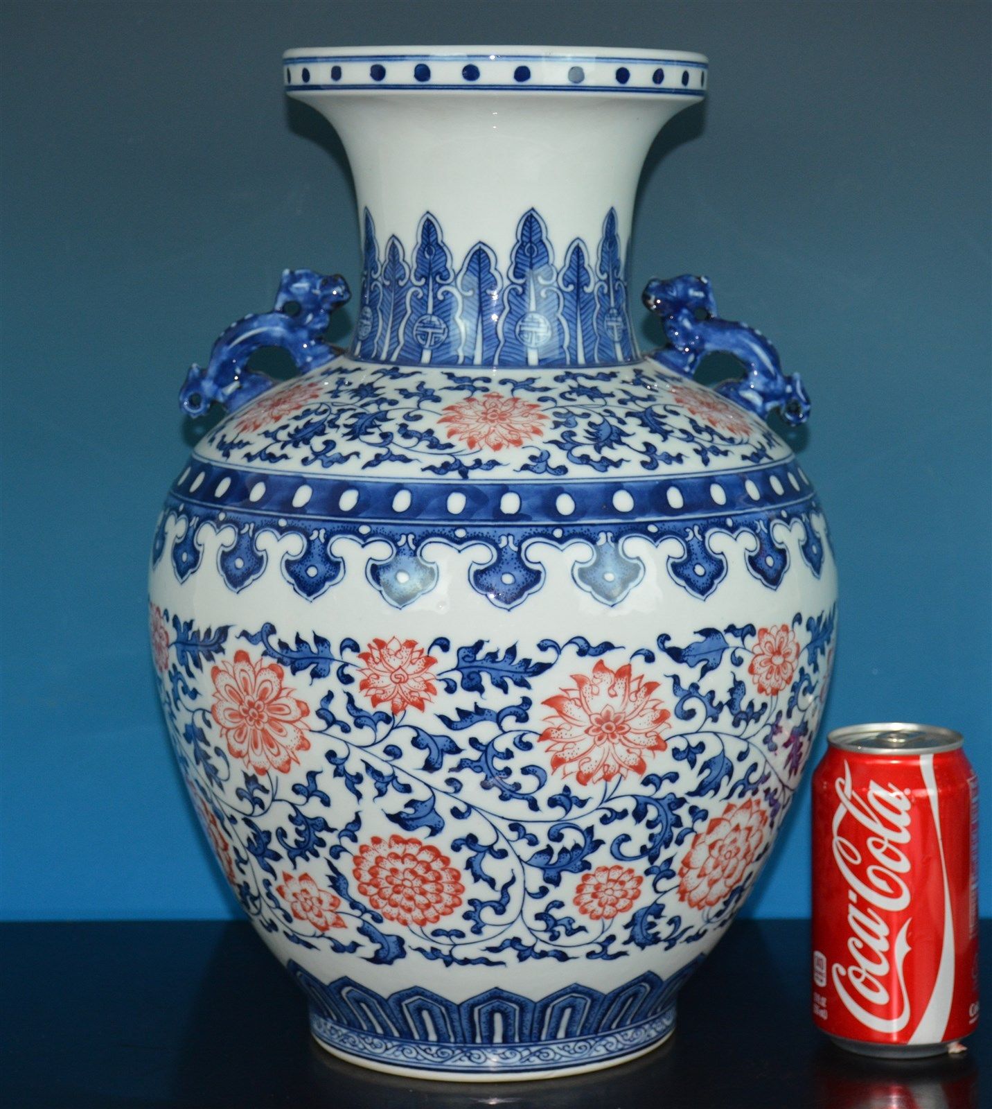FINE LARGE CHINESE BLUE AND WHITE PORCELAIN VASE MARKED QIANLONG L7192