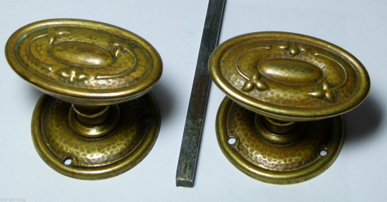 PAIR QUALITY ANTIQUE ARTS & CRAFTS NOUVEAU BRASS DOOR HANDLES KNOBS+BACKPLATES