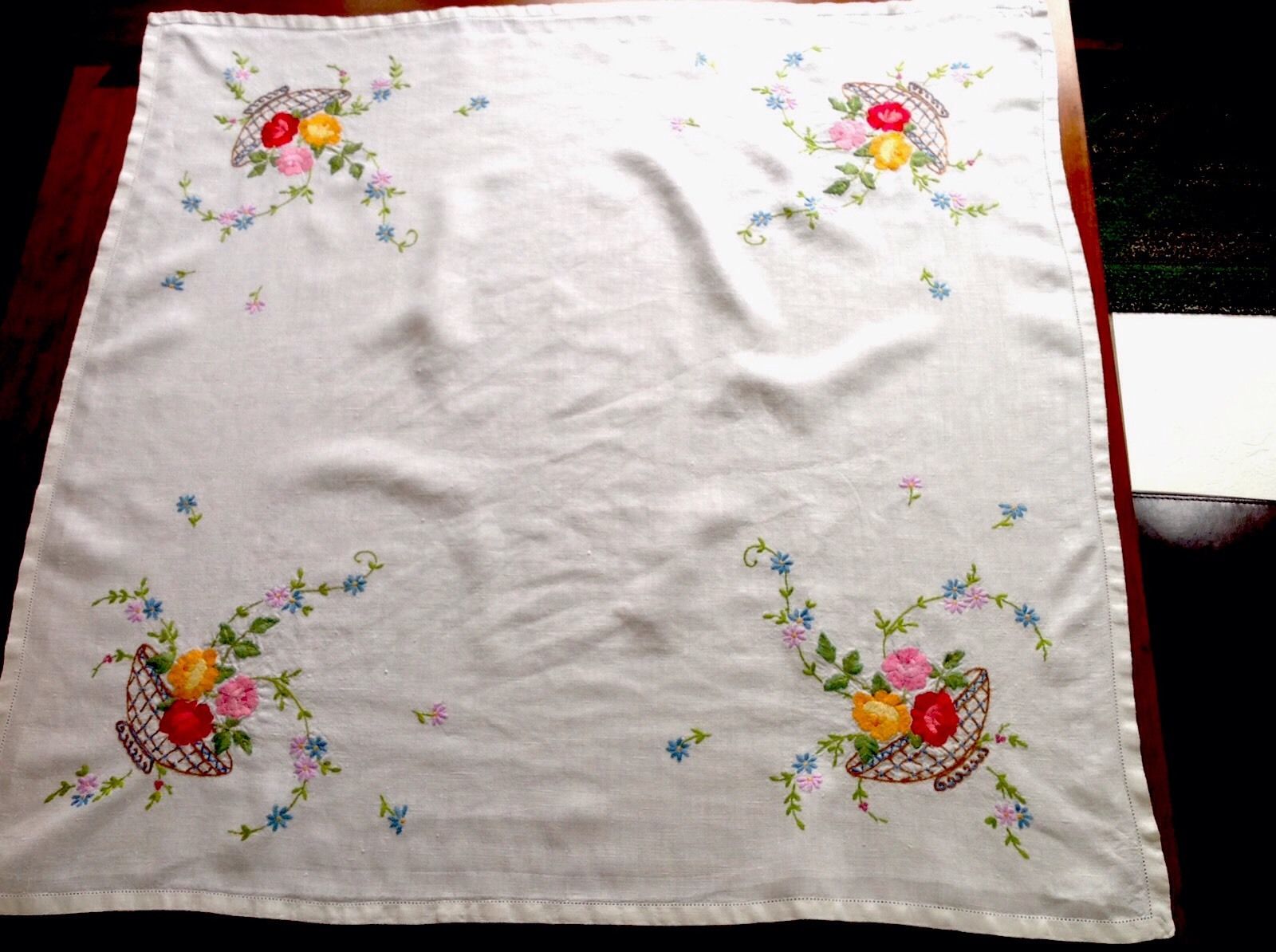 Vintage Hand Embroidered Natural Linen " Bowl Of Flowers " Tablecloth 33x34"