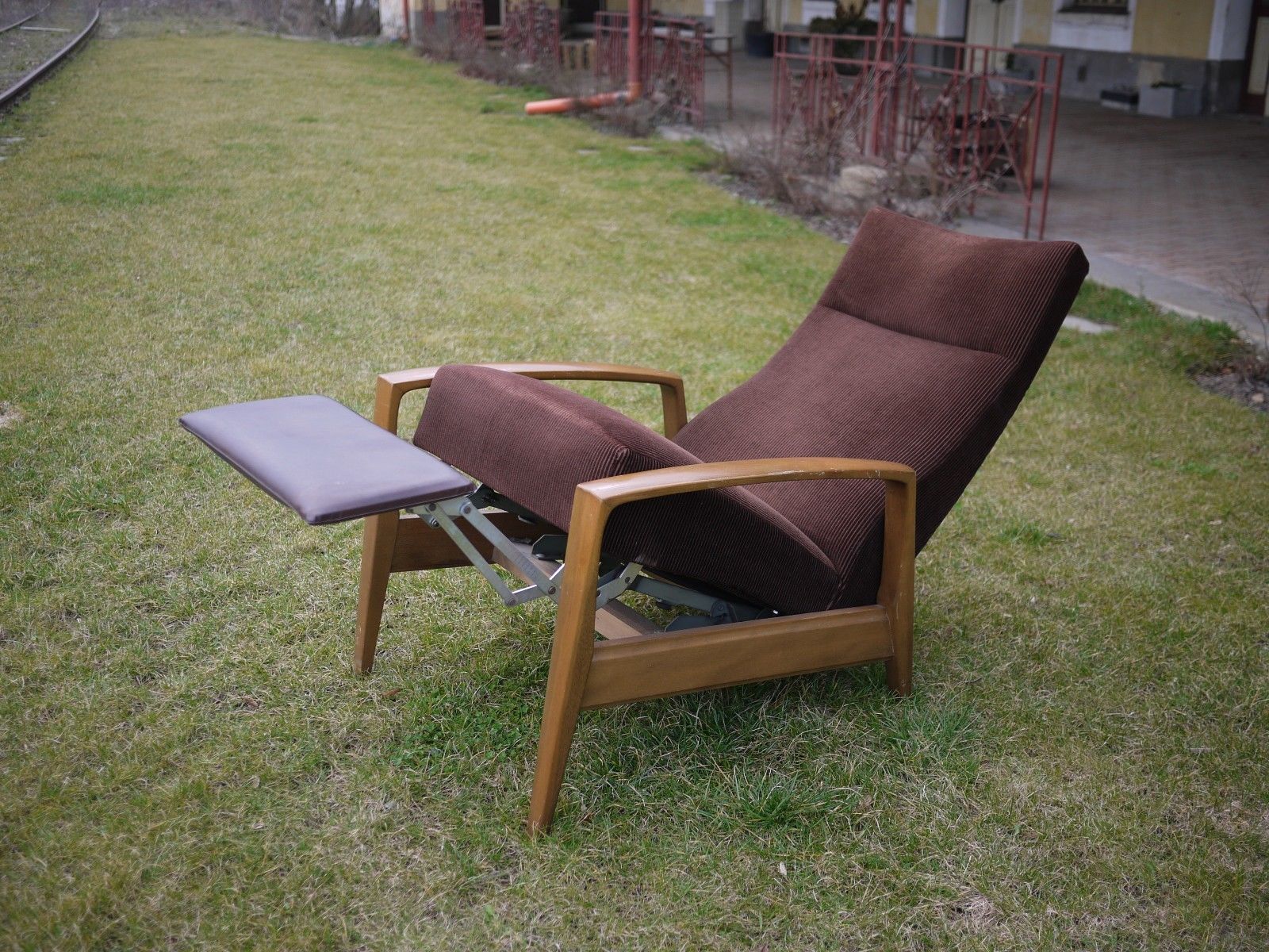 very cool Danish Style Vintage lounge Chair