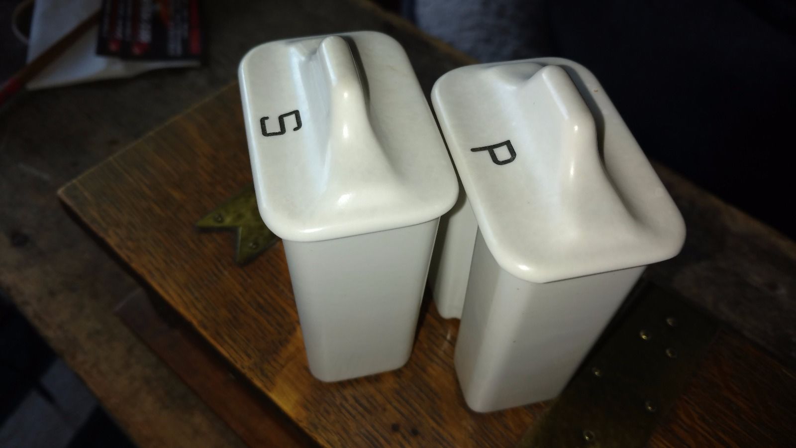 * VINTAGE O'KEEFE & MERRITT STOVE PARTS * SALT AND PEPPER SHAKERS 1940'S -1950'S