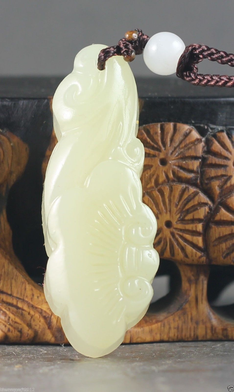 beautiful Chinese natural White jade hand-carved nephrite jade ruyi pendant