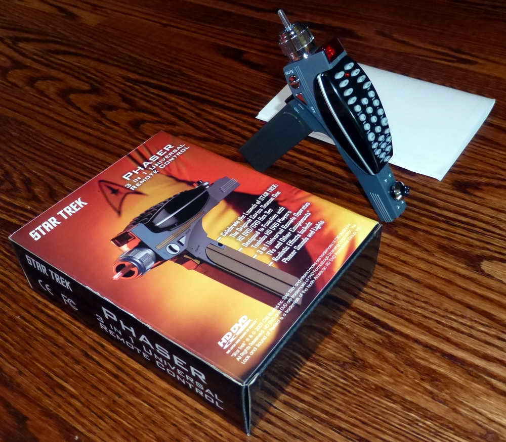 2007 Star Trek Phaser Original Series 3 in 1 Universal  TV Remote Control - New