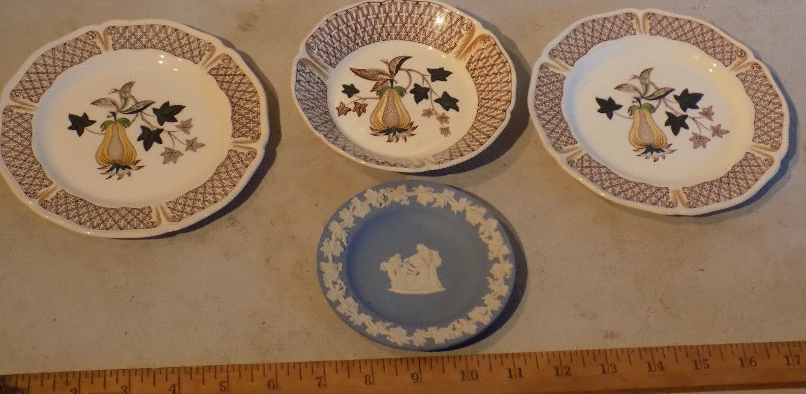 VINTAGE RARE LOT OF 4 WEDGEWOOD ENGLAND AVOCADO JASERWARE PLATE SAUCERS BOWL *NR