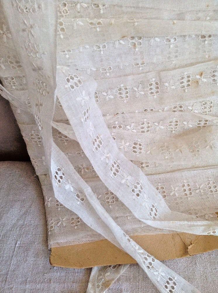 Antique Lace Broderie Anglaise Vintage White Cotton Trim Vintage Wedding 3yd NOS