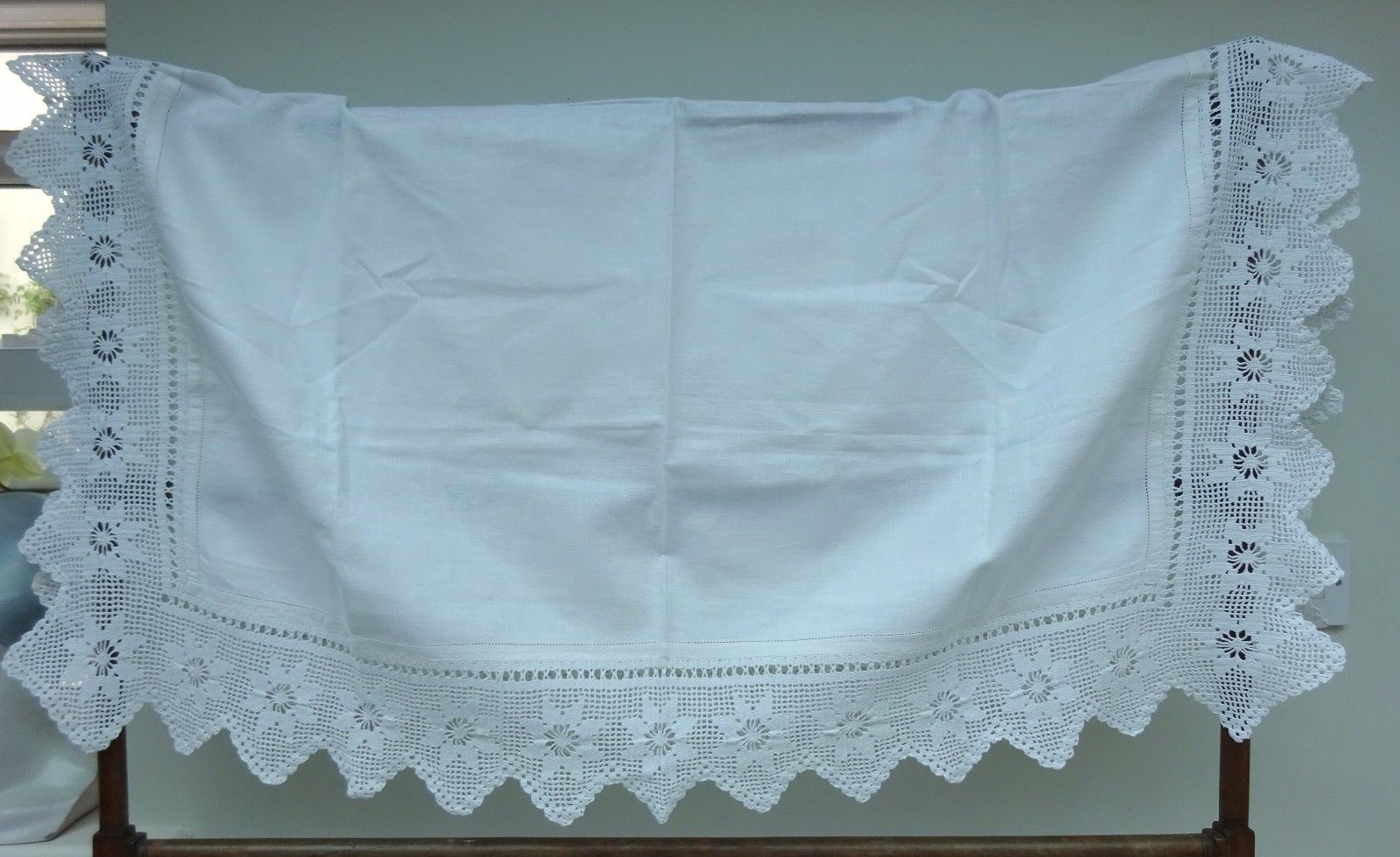 Pretty Heavy Linen Tablecloth Lace Trim Antique Vintage Banquet White