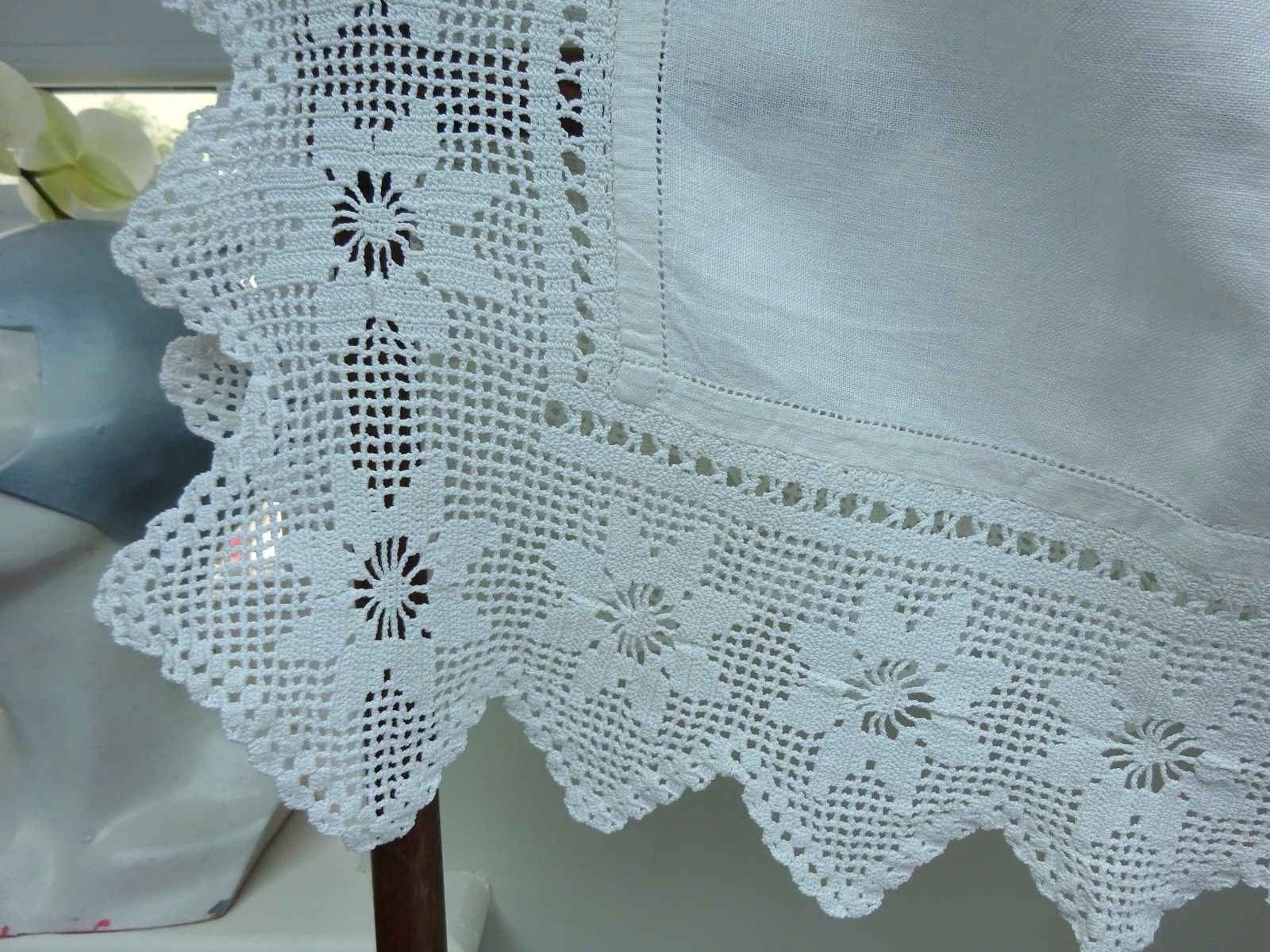 Pretty Heavy Linen Tablecloth Lace Trim Antique Vintage Banquet White