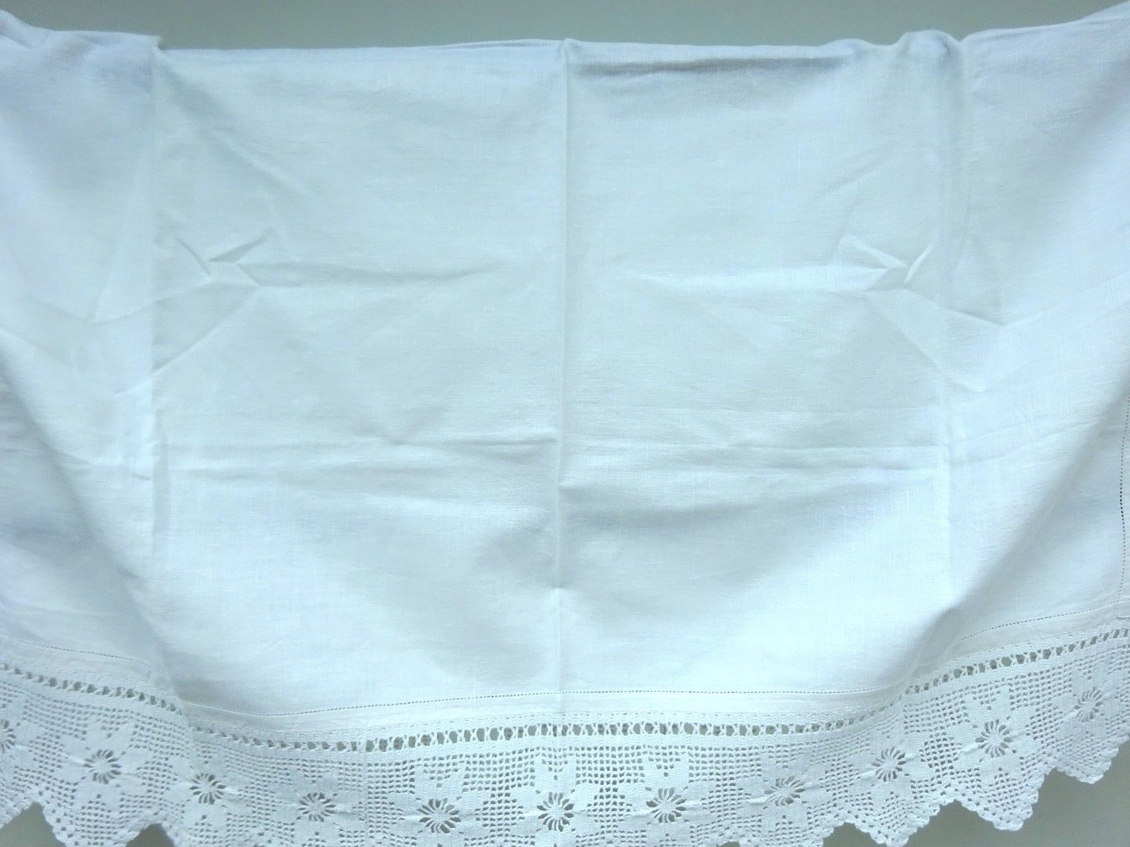 Pretty Heavy Linen Tablecloth Lace Trim Antique Vintage Banquet White