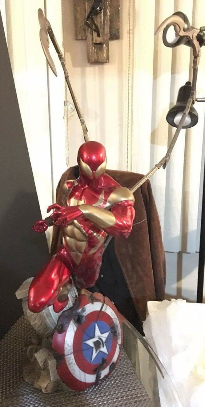 Iron Spider-Man Comiquette Sideshow Collectibles EXCLUSIVE Marvel Avengers