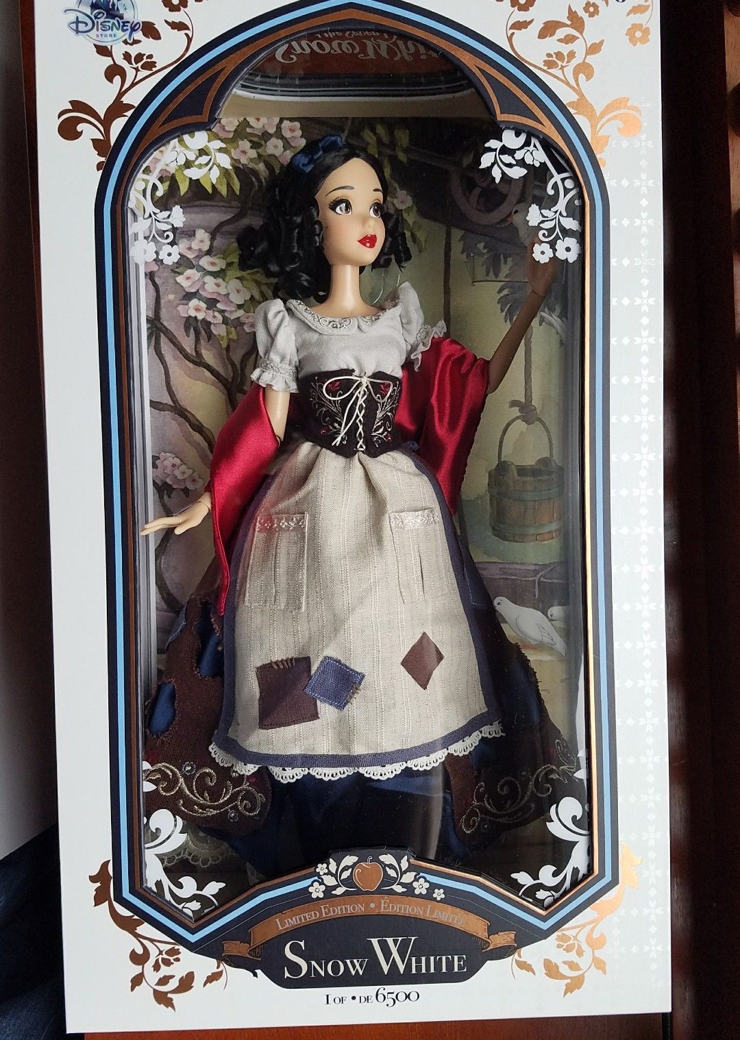 Disney Store Snow White Limited Edition of 6500 17" Doll LE 2017