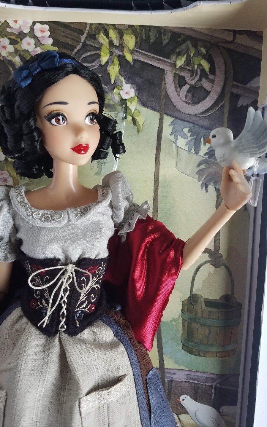 Disney Store Snow White Limited Edition of 6500 17" Doll LE 2017